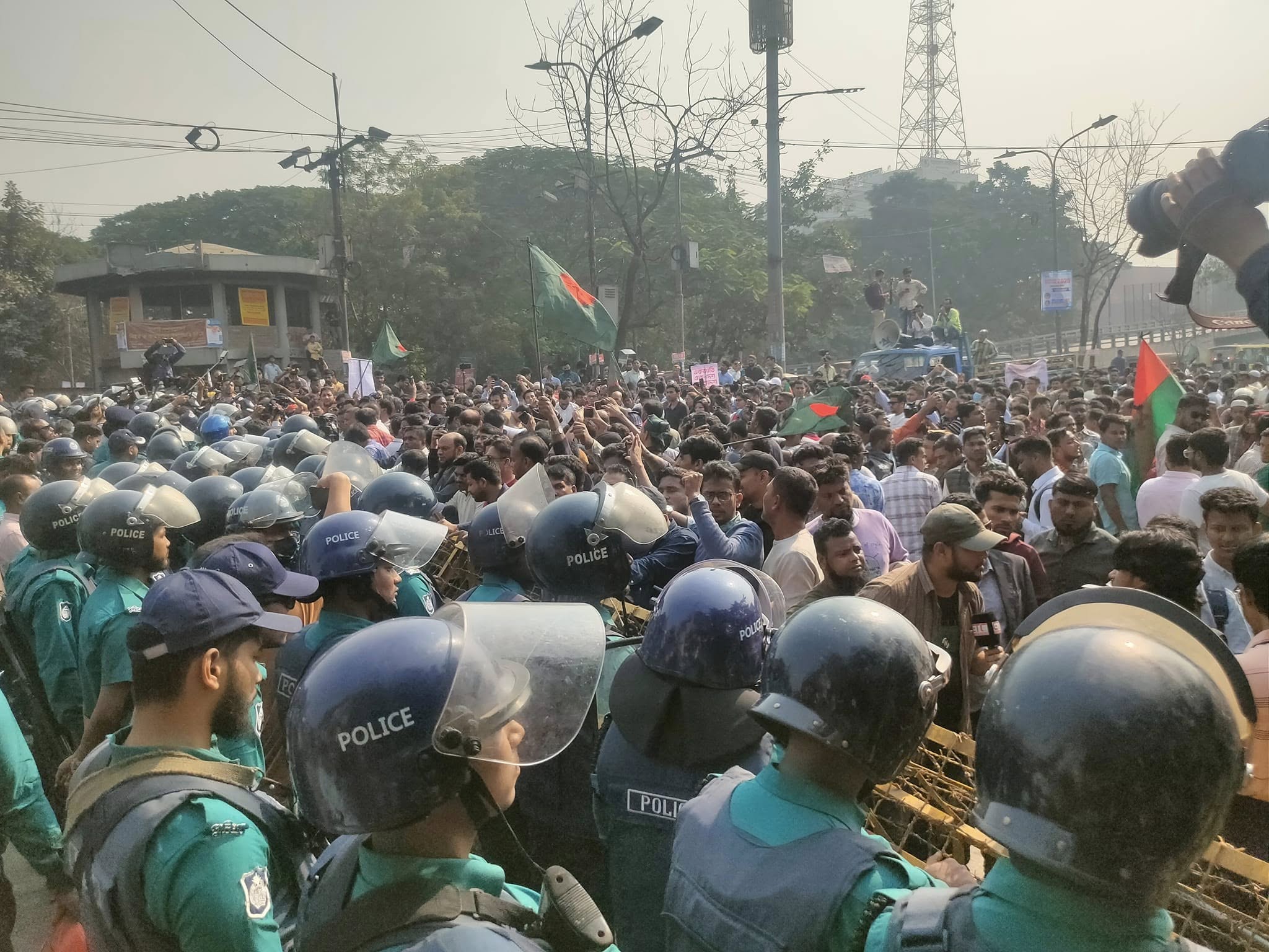 ভারতীয় হাইকমিশন অভিমুখে পদযাত্রা রামপুরায় আটকে দিল পুলিশ