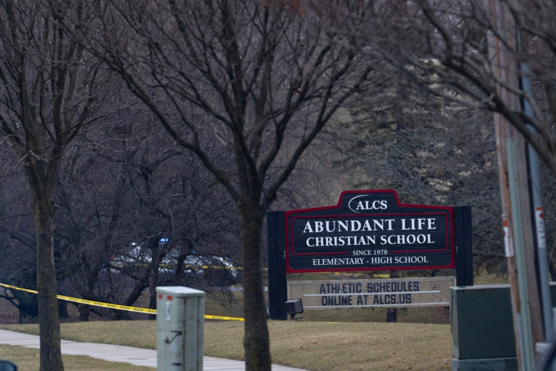 যুক্তরাষ্ট্রে স্কুলে হামলায় বন্দুকধারীসহ নিহত ৩