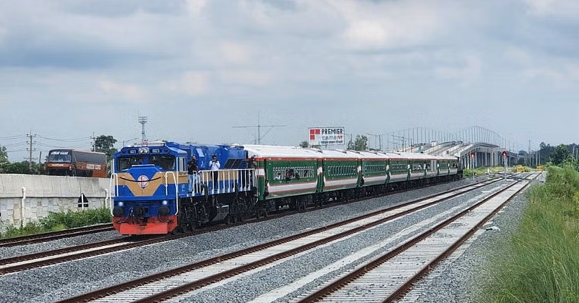 পদ্মাসেতু হয়ে ঢাকা থেকে খুলনা ও বেনাপোলে ২ জোড়া ট্রেন চালু ২৪ ডিসেম্বর