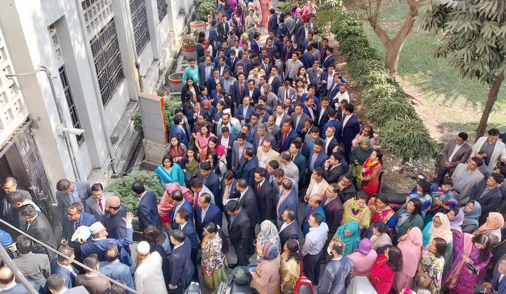 পদোন্নতিতে কোটা প্রসঙ্গ: সচিবালয়ে প্রশাসন ক্যাডারের কর্মকর্তাদের প্রতিবাদ
