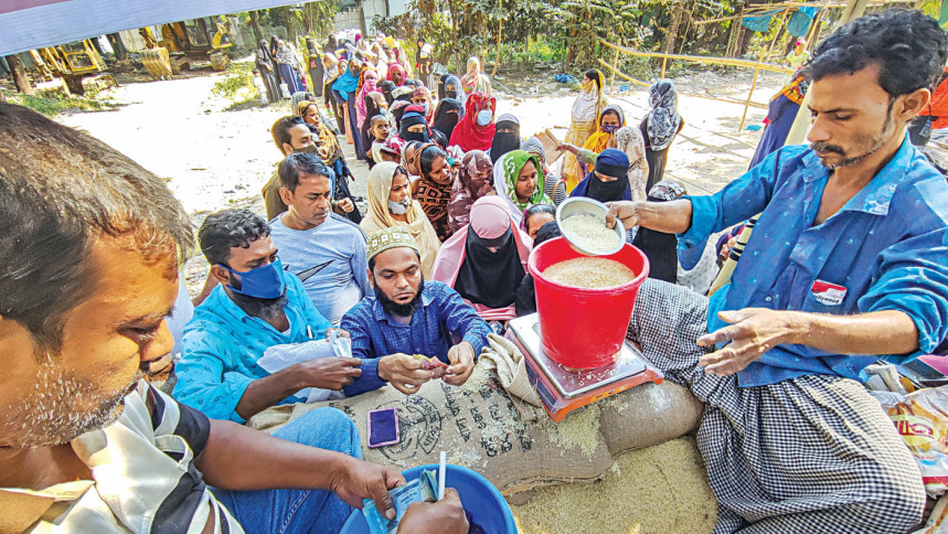 কম আয়ের মানুষের কাছে মূল্যস্ফীতি মানেই প্রতিদিনের লড়াই