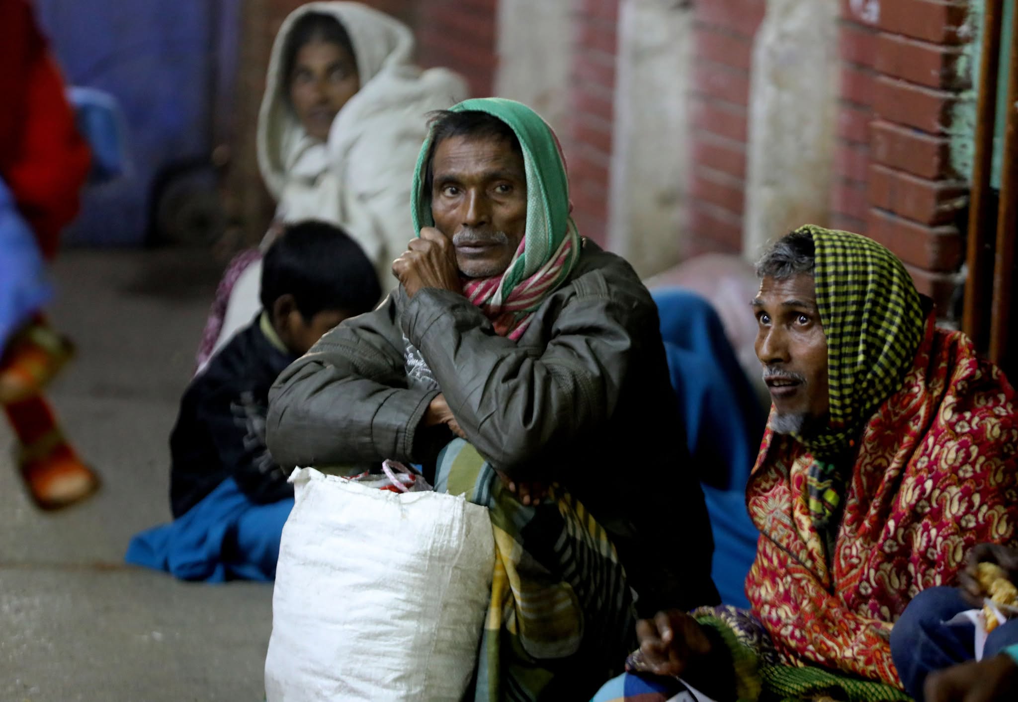 কুয়াশার দাপট কাটেনি, ১৩ জেলায় মৃদু শৈত্যপ্রবাহ