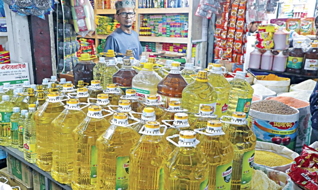 ঝোপ বুঝে কোপ মারছেন ব্যবসায়ীরা