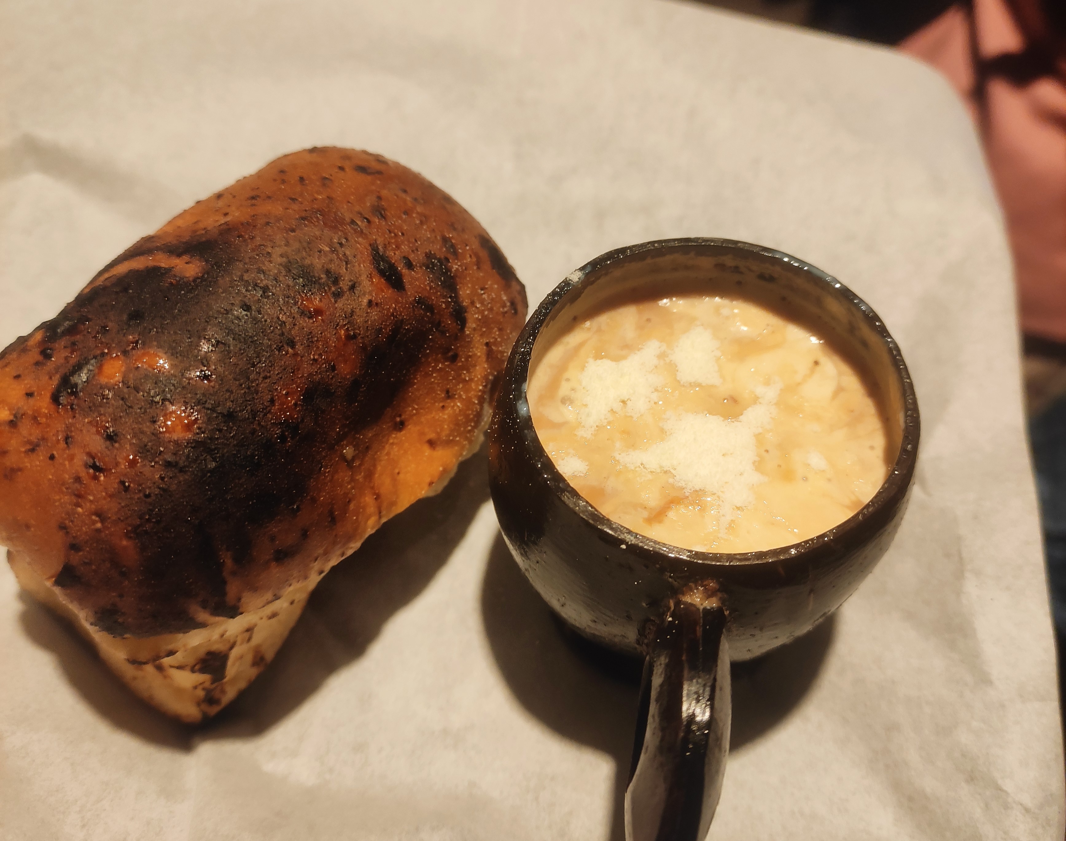 শীতের সন্ধ্যায় ধোঁয়া ওঠা চা আর পোড়া রুটির স্বাদ পেতে