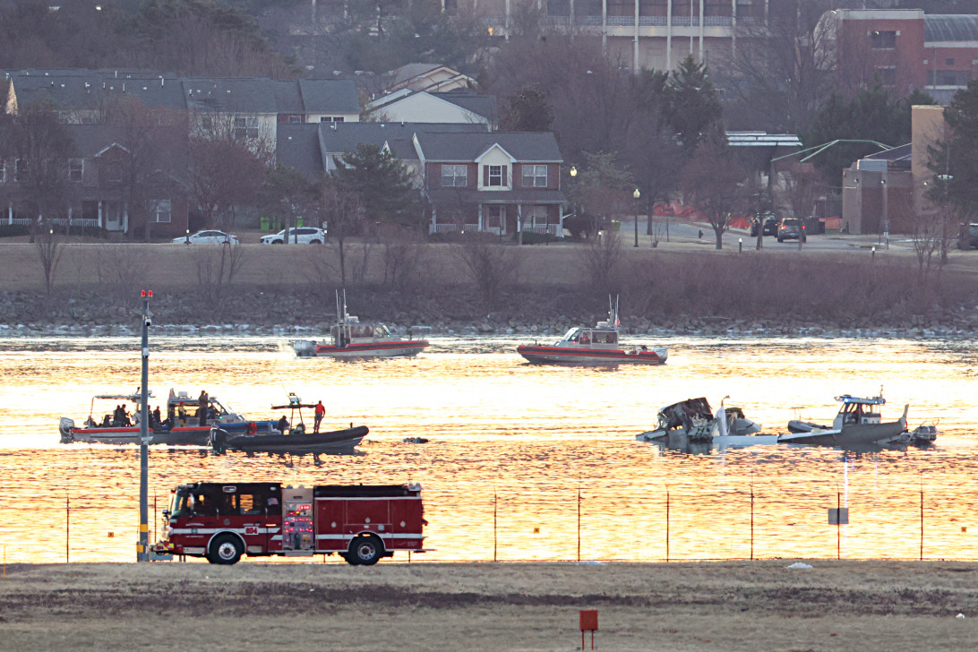 ওয়াশিংটনে বিধ্বস্ত উড়োজাহাজের ব্ল্যাকবক্স উদ্ধার