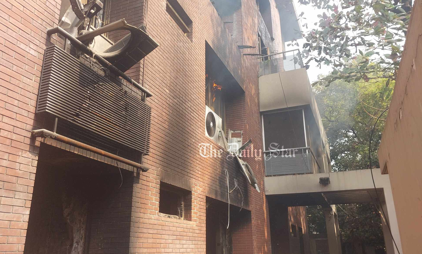 সুধাসদনে এখনো আগুন জ্বলছে