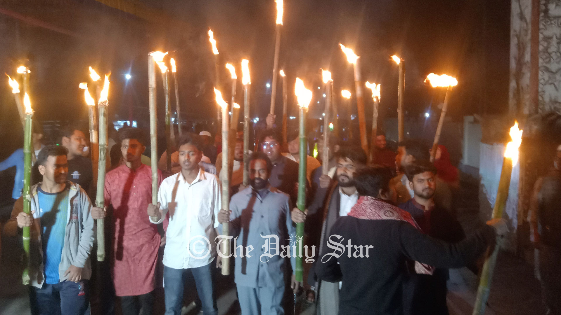 শেখ হাসিনার বক্তব্যের প্রতিবাদে মশাল মিছিল, আওয়ামী লীগ নিষিদ্ধের দাবি