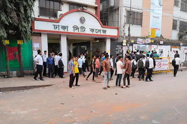 সায়েন্সল্যাবে সিটি কলেজ ও আইডিয়াল কলেজ শিক্ষার্থীদের সংঘর্ষ