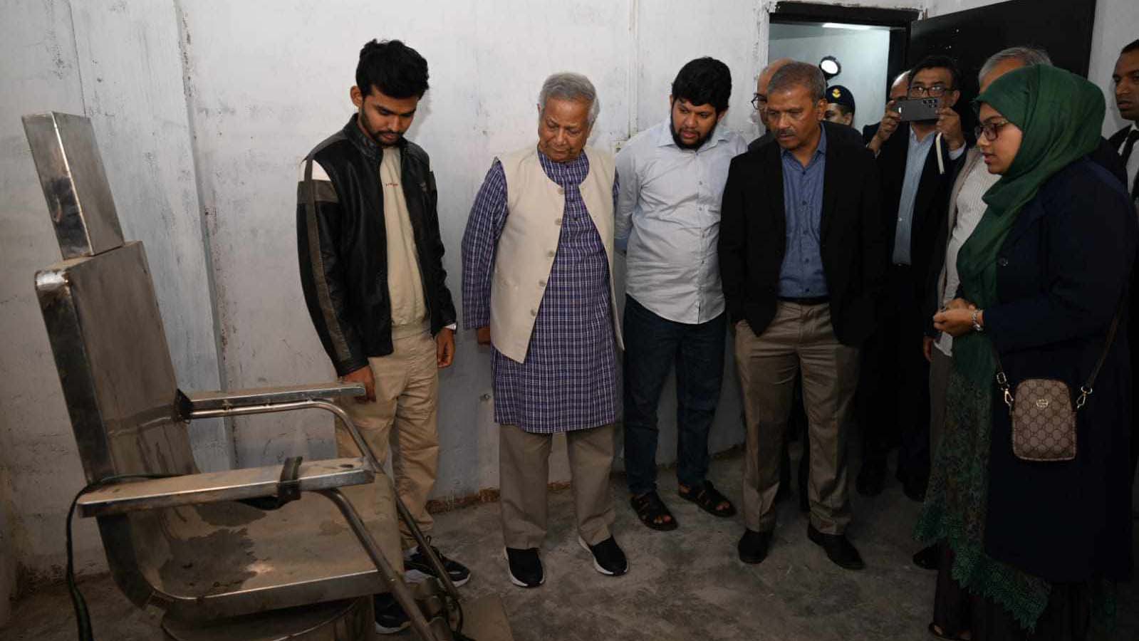 ‘আয়নাঘর’ পরিদর্শনে প্রধান উপদেষ্টা