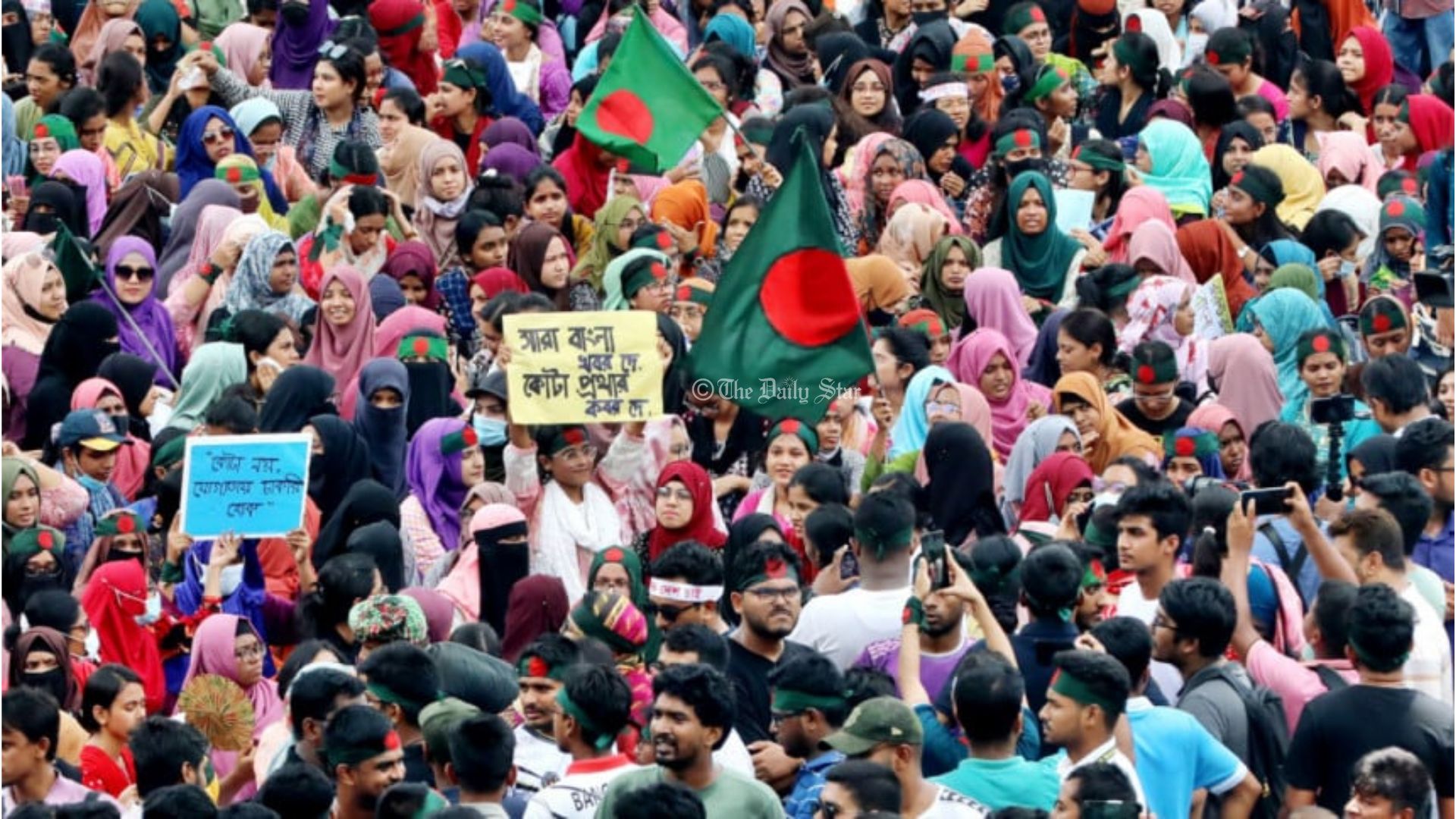 আন্দোলনকারী নারীদের ওপর যৌন নিপীড়নও চালিয়েছে আওয়ামী লীগ