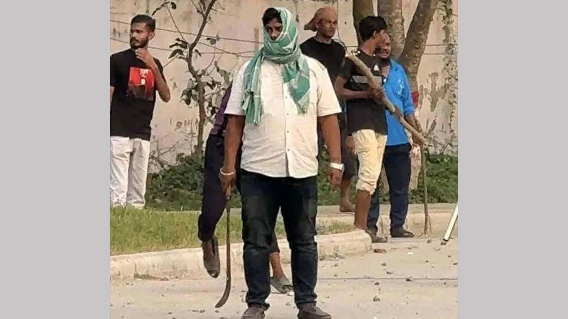 কুয়েট সংঘর্ষ: রামদা হাতের যুবদল নেতাকে বহিষ্কার