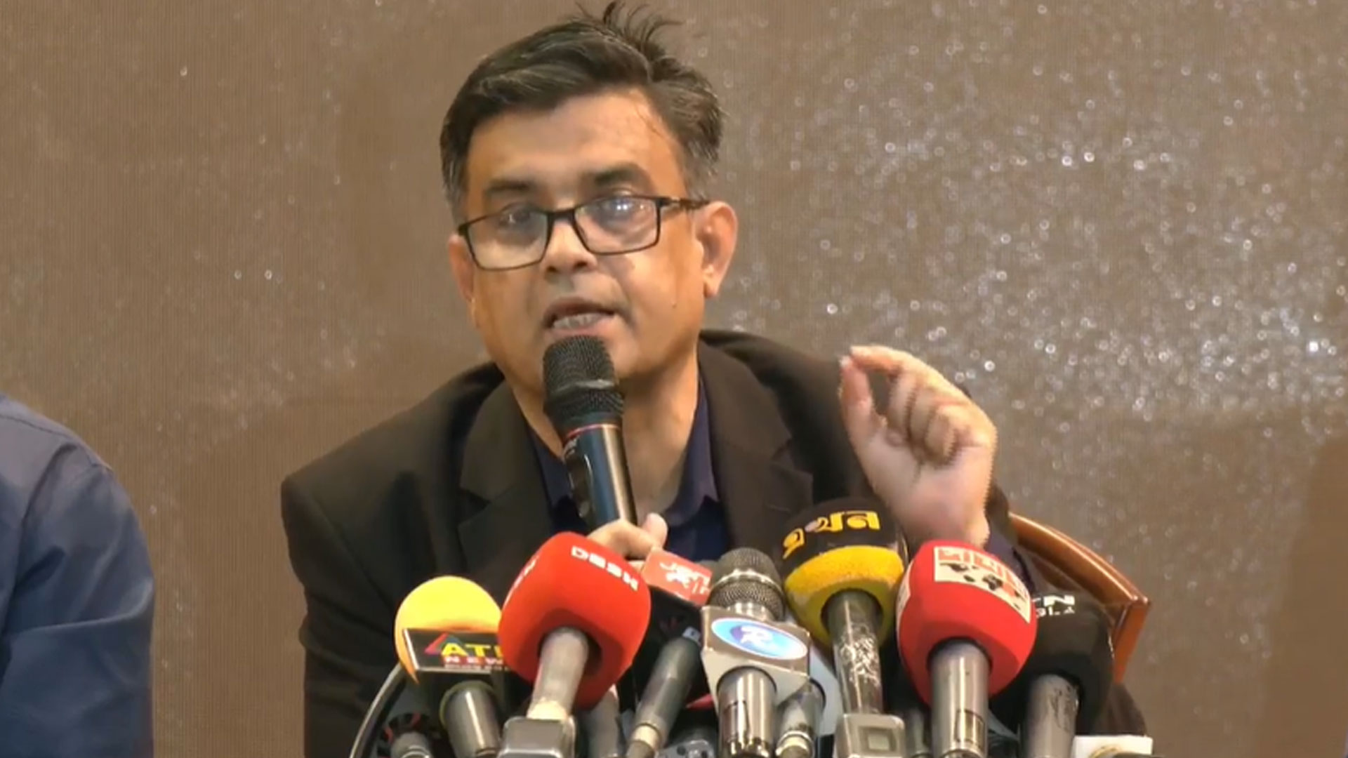 মার্কিন পণ্যে আরোপকৃত শুল্ক পর্যালোচনা করছে এনবিআর: শফিকুল আলম