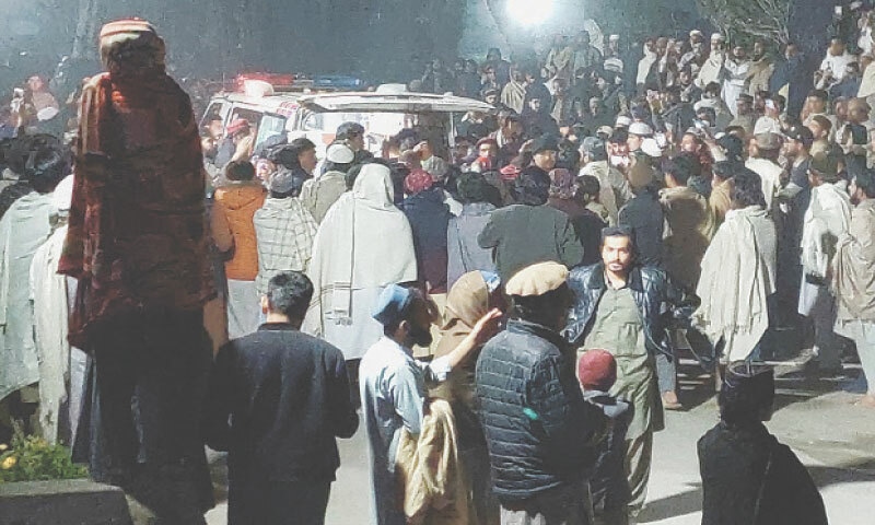 পাকিস্তানের সেনানিবাসে আত্মঘাতী বোমা হামলায় নিহত ১২