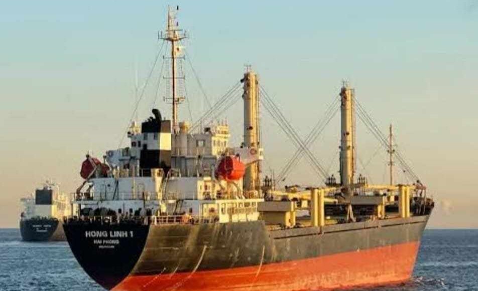 ভারত-ভিয়েতনাম থেকে ৩৫ হাজার টন চাল নিয়ে ২ জাহাজ চট্টগ্রামে