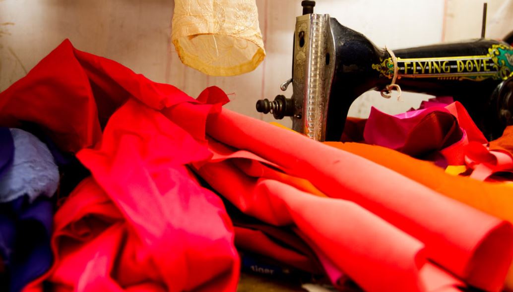 ঈদের মৌসুম ও ঢাকার দরজিদের ব্যস্ততা