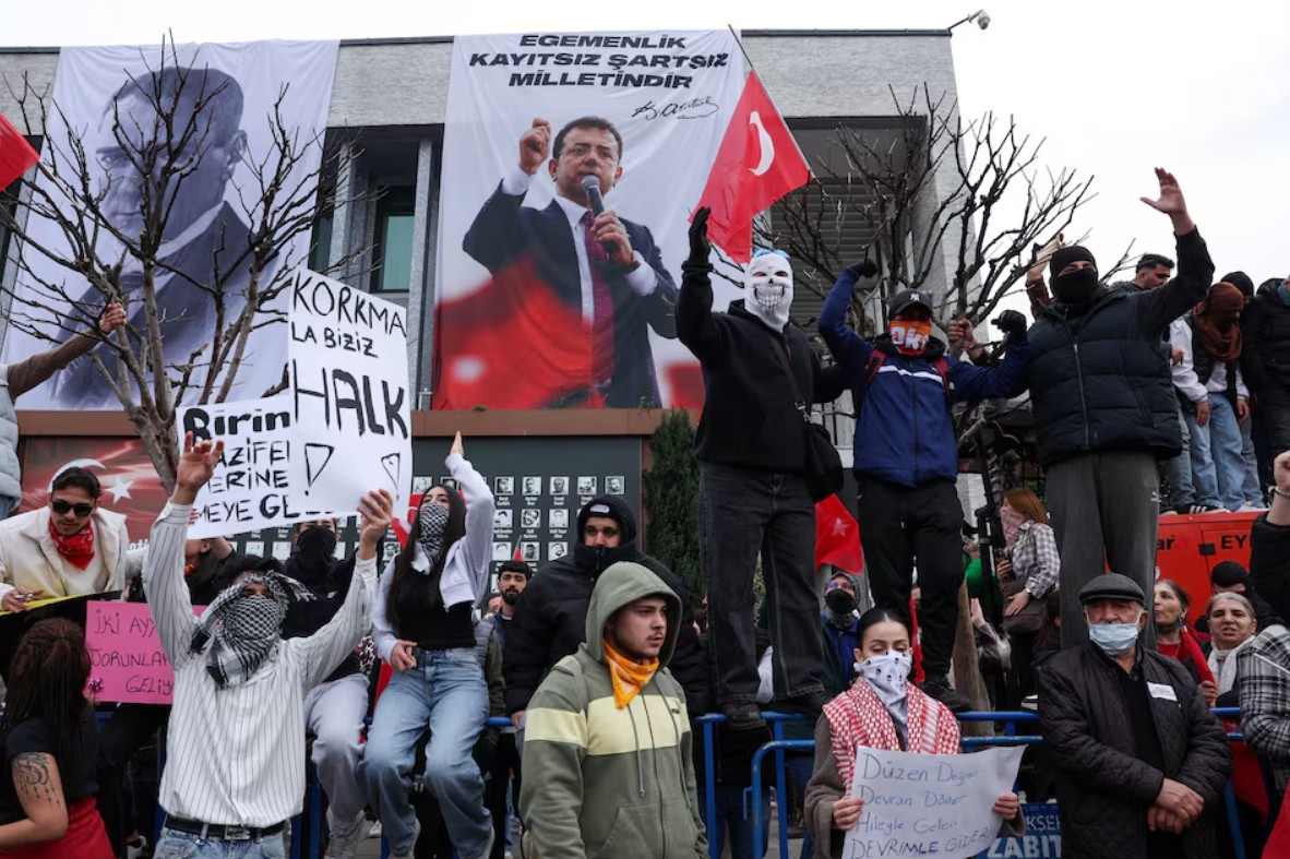 দুর্নীতির অভিযোগে এরদোয়ানের মূল প্রতিদ্বন্দ্বী কারাগারে, বিক্ষোভে উত্তাল তুরস্ক  