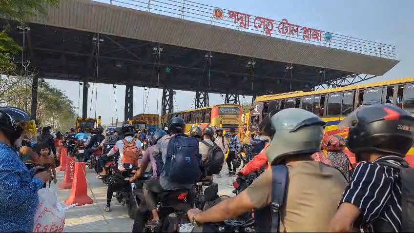 পদ্মাসেতুর টোল প্লাজায় মোটরসাইকেলের ঢল, এক্সপ্রেসওয়েতে গতি নিয়ন্ত্রণে চেকপোস্ট