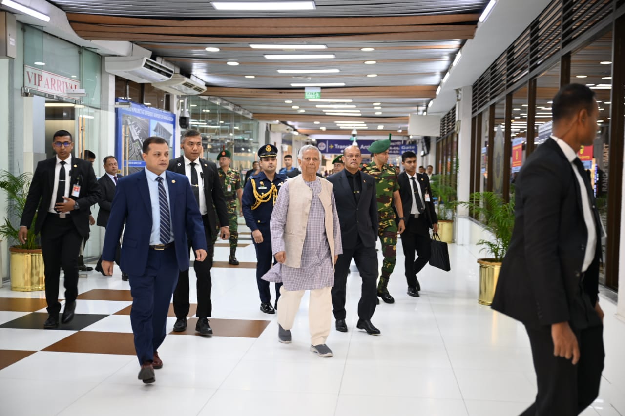 বিমসটেক সম্মেলনে যোগ দিতে ব্যাংককের উদ্দেশে ঢাকা ছেড়েছেন প্রধান উপদেষ্টা