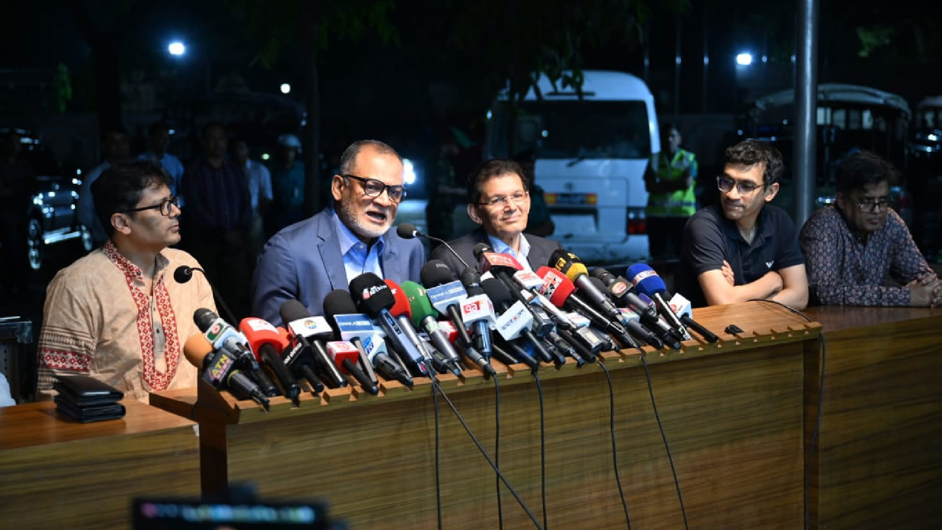 শুল্ক নিয়ে মার্কিন প্রশাসনের সঙ্গে আলোচনা করবেন প্রধান উপদেষ্টা