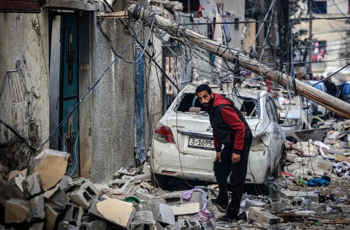 ইসরায়েলি হামলায় নিশ্চিহ্নের পথে রাফা