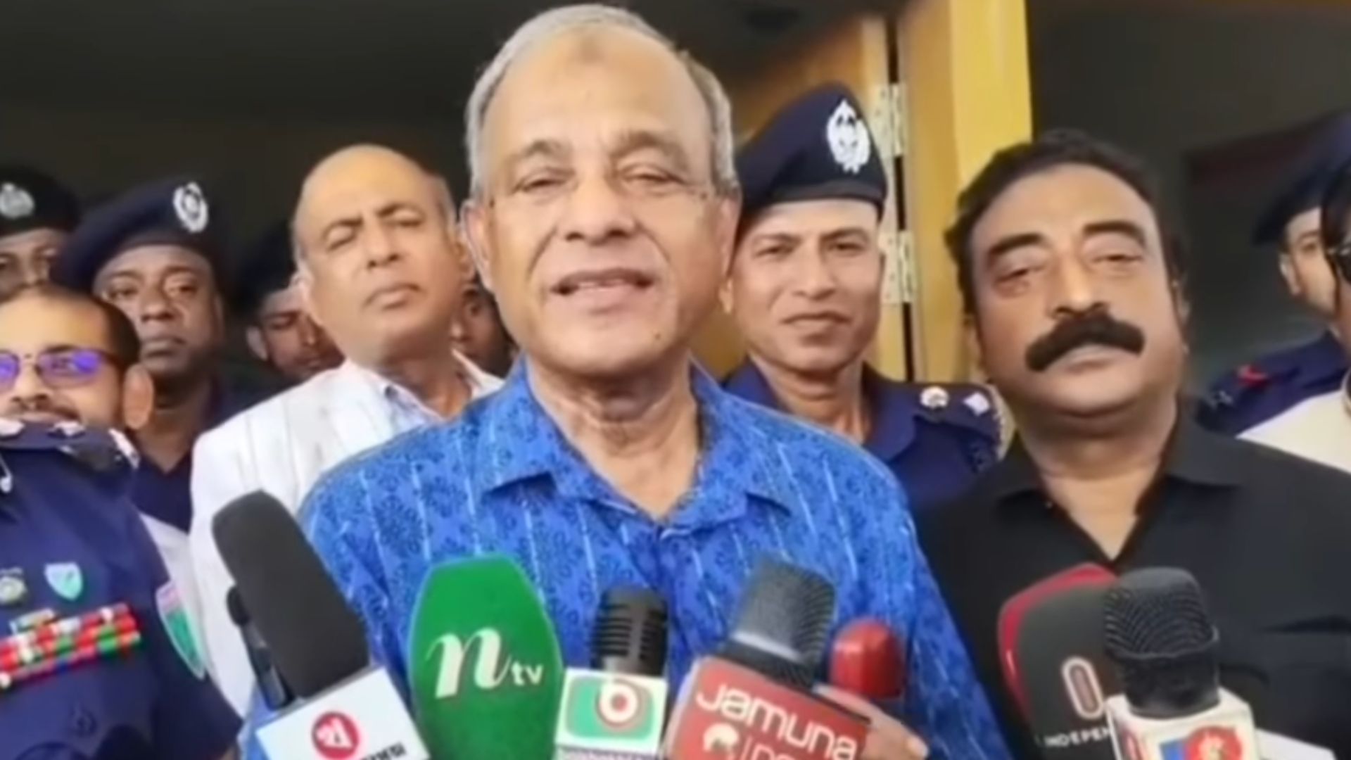 রাস্তা থেকে মানুষ বলে আপনারা আরও ৫ বছর থাকেন: স্বরাষ্ট্র উপদেষ্টা