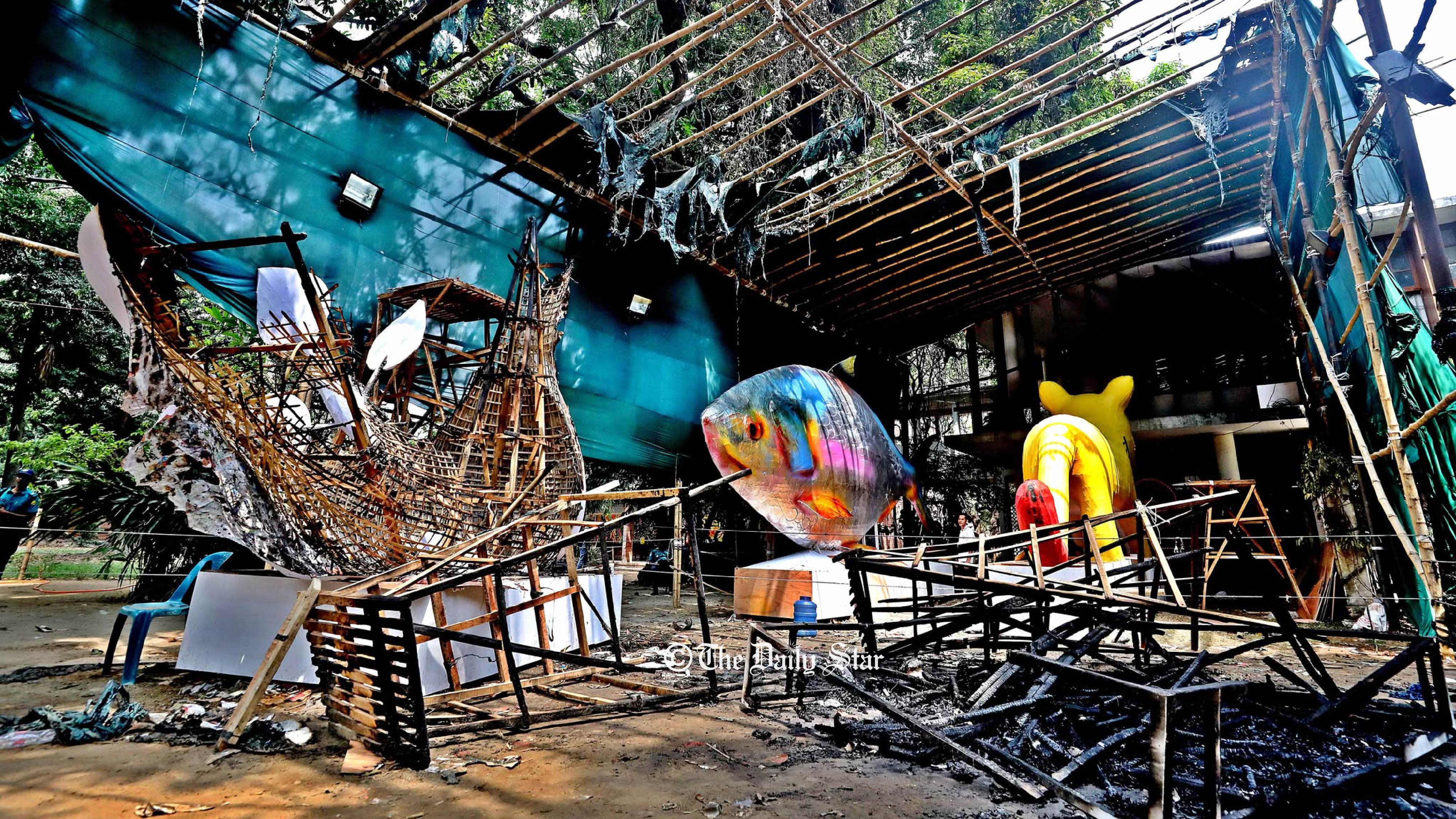 নববর্ষ শোভাযাত্রার মোটিফ ‘ফ্যাসিবাদের মুখাকৃতি’ কে বা কারা পুড়িয়ে দিয়েছে: ঢাবি চারুকলা