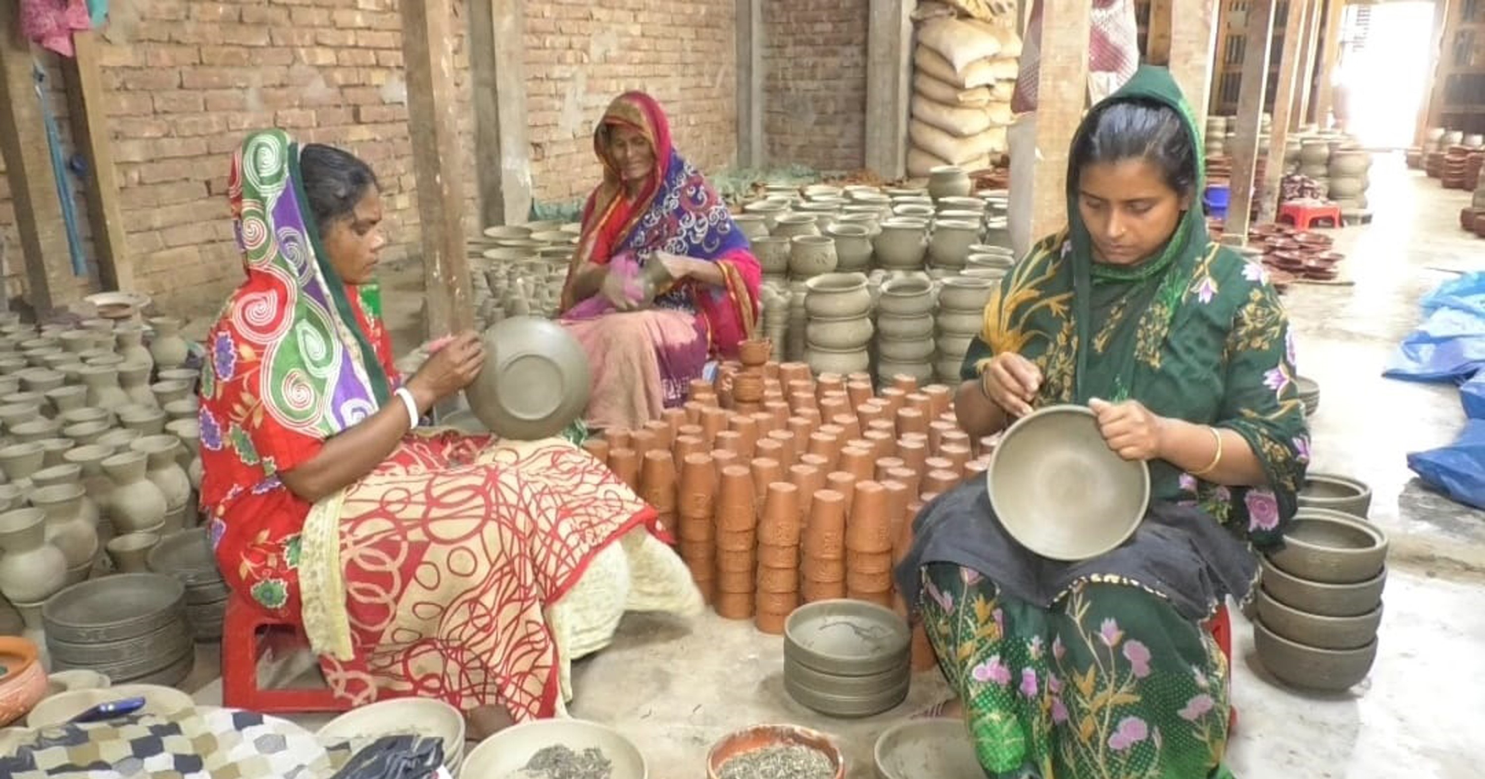 পহেলা বৈশাখ ঘিরে পটুয়াখালীর মৃৎশিল্পীদের ব্যস্ত সময়