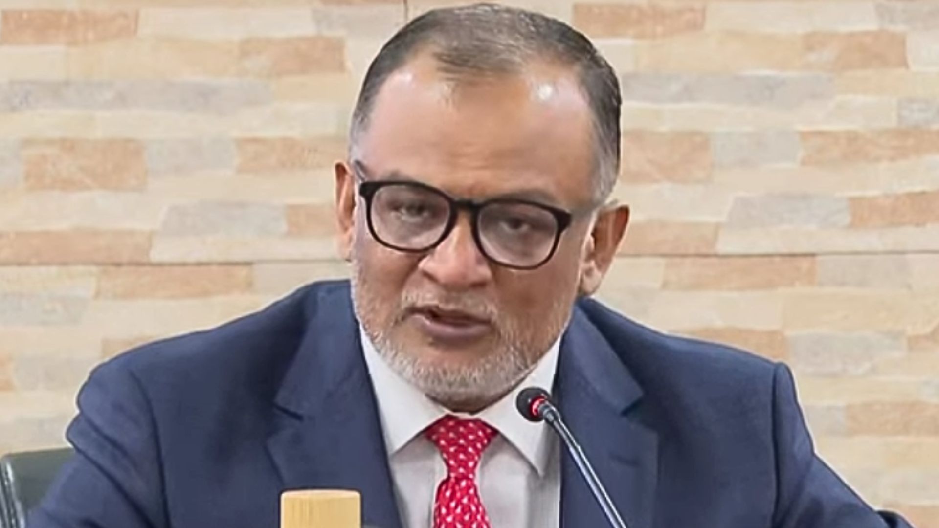 সয়াবিন তেলের দাম বাড়ানোর যে ব্যাখ্যা দিলেন বাণিজ্য উপদেষ্টা