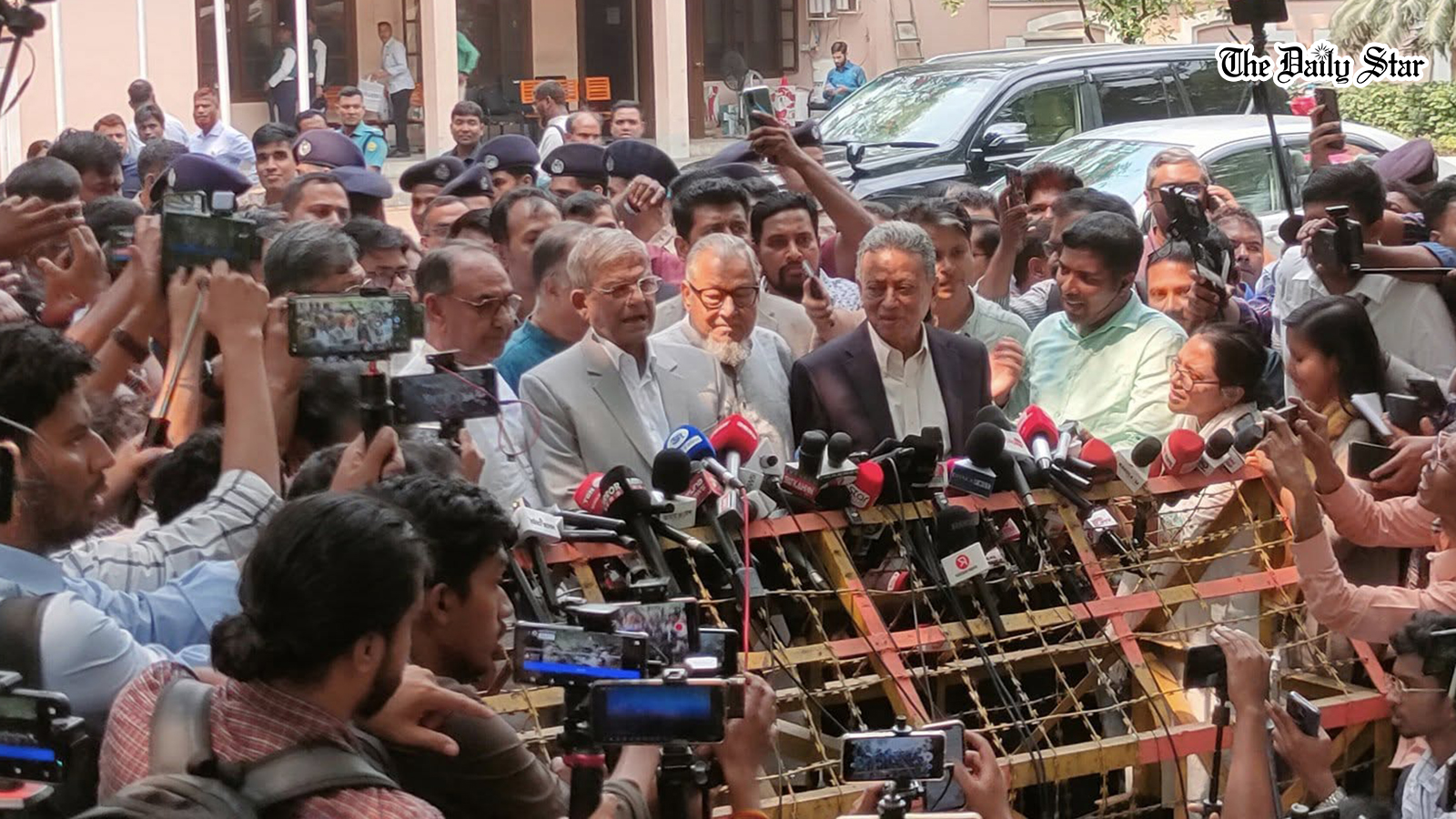 নির্বাচন নিয়ে প্রধান উপদেষ্টার সঙ্গে বৈঠক, ‘একেবারেই সন্তুষ্ট নয়’ বিএনপি