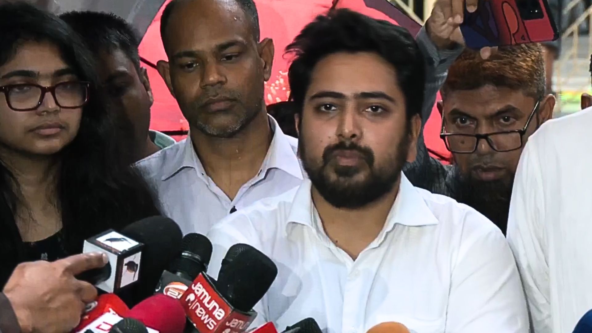 প্রশাসন অনেক জায়গায় বিএনপির পক্ষে কাজ করছে, এ অবস্থায় নির্বাচন সম্ভব নয়: নাহিদ ইসলাম