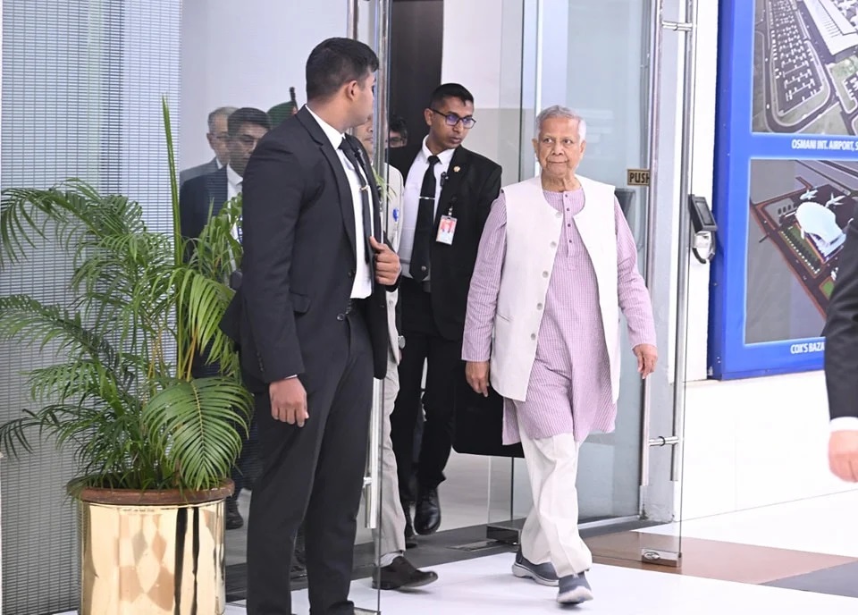 কাতারের উদ্দেশে ঢাকা ছেড়েছেন প্রধান উপদেষ্টা