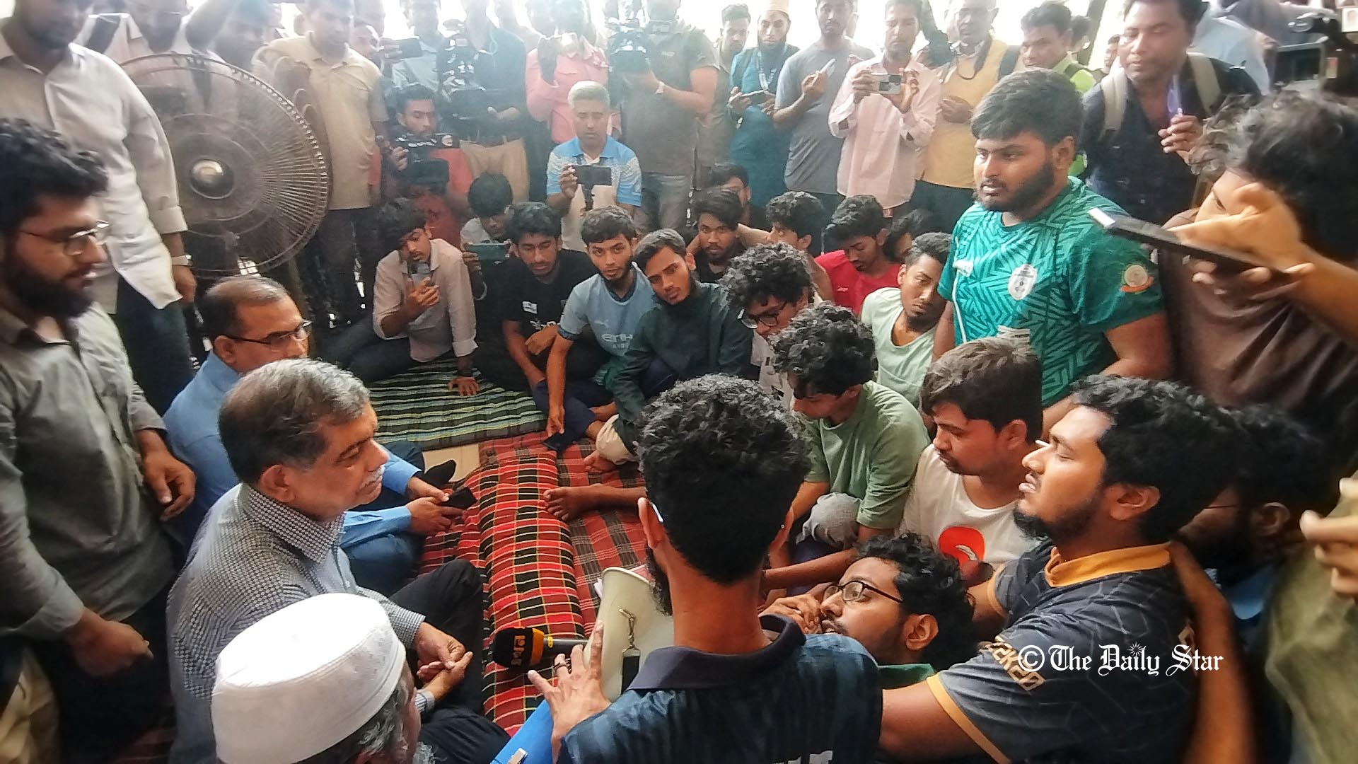 কুয়েট শিক্ষার্থীদের কণ্ঠস্বর উপেক্ষা সরকারের হঠকারী সিদ্ধান্ত: বিশ্ববিদ্যালয় শিক্ষক নেটওয়ার্ক