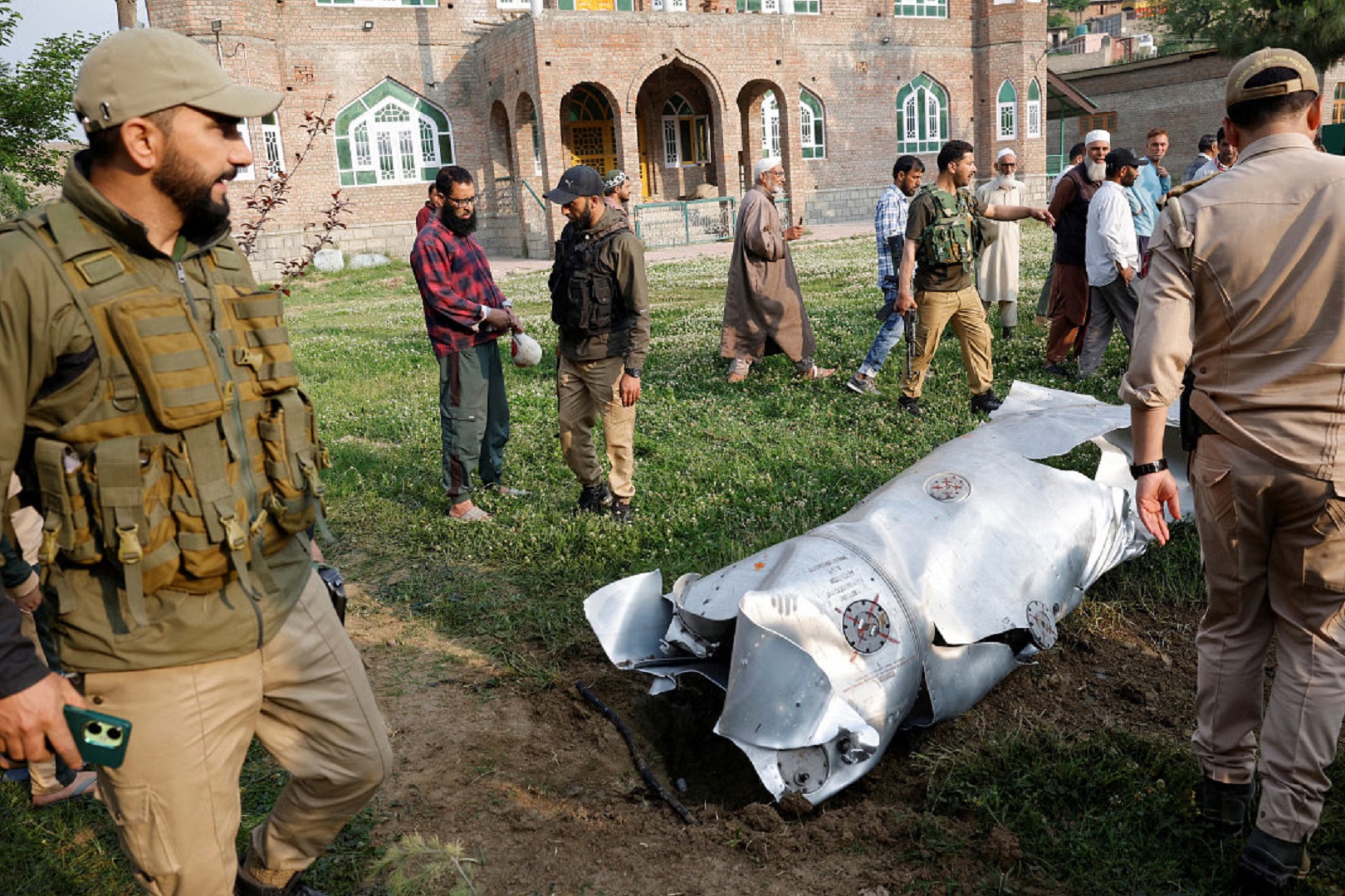 ভারত নিয়ন্ত্রিত কাশ্মীরে ৩ যুদ্ধবিমান ভূপাতিত: এএফপি