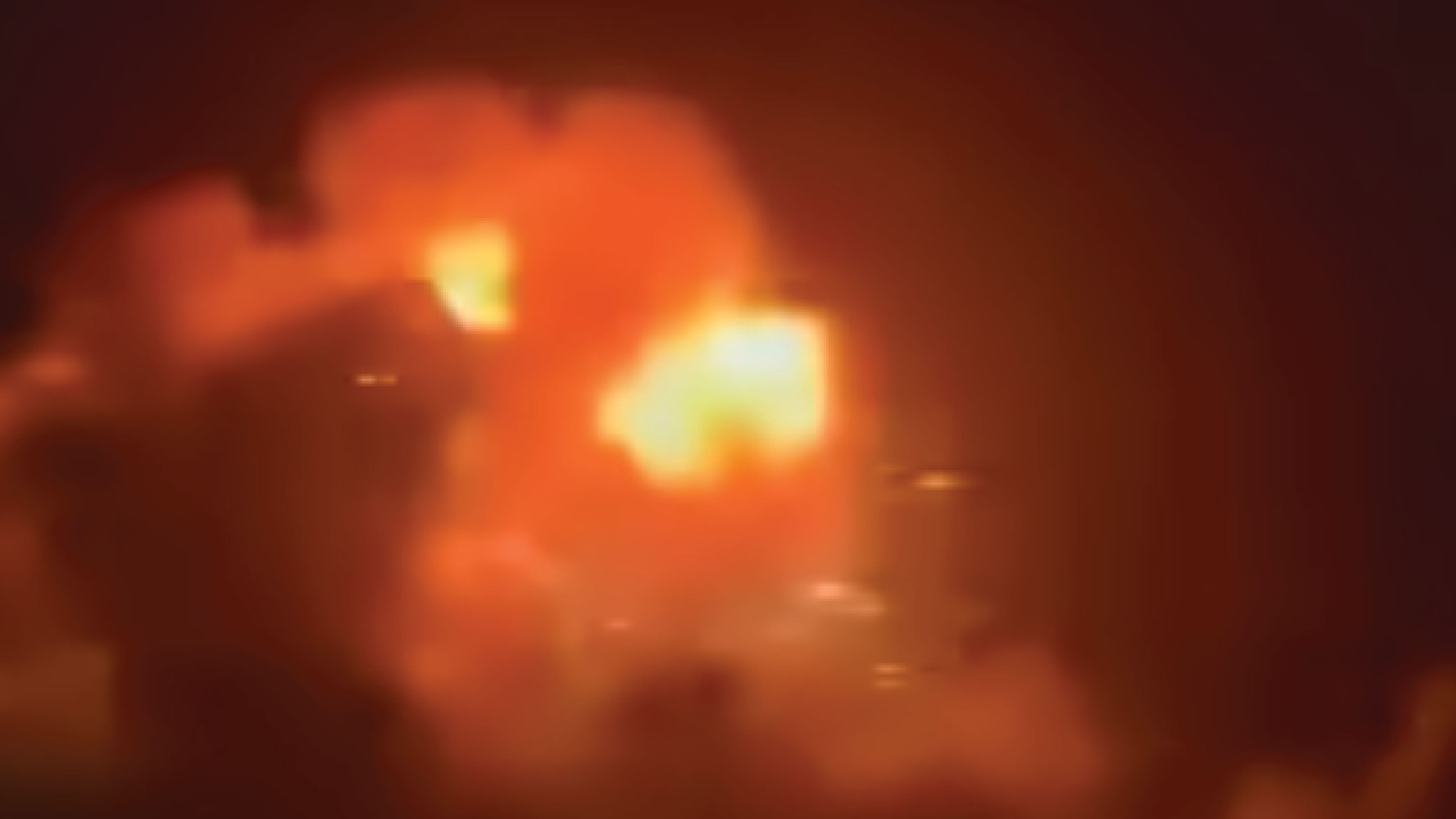 ‘যেন বিশাল কোনো বজ্রপাত, তাকিয়ে দেখি আগুনের বড় গোলা’