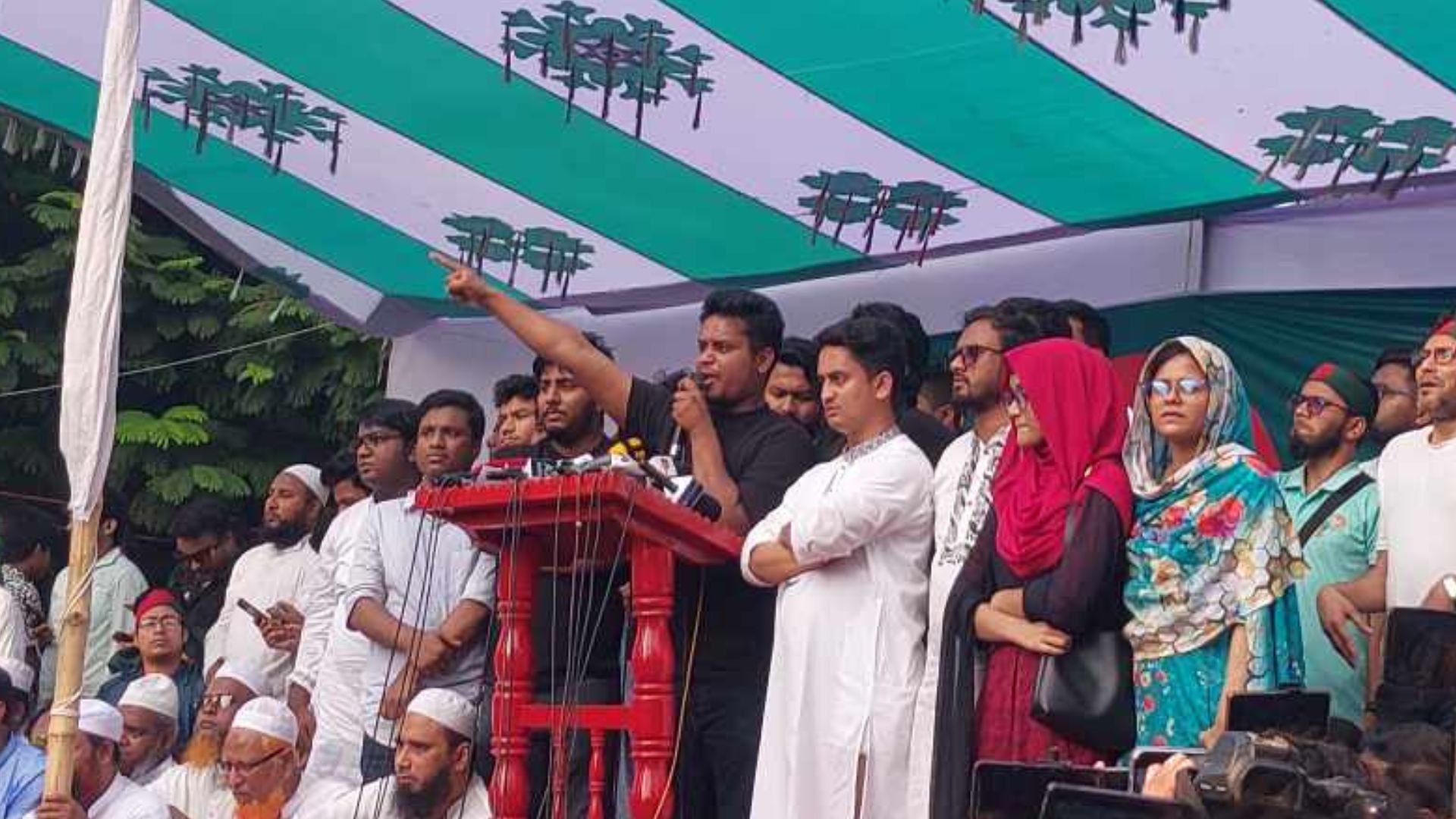 আওয়ামী লীগ নিষিদ্ধের দাবিতে শাহবাগ মোড় অবরোধের ডাক হাসনাতের