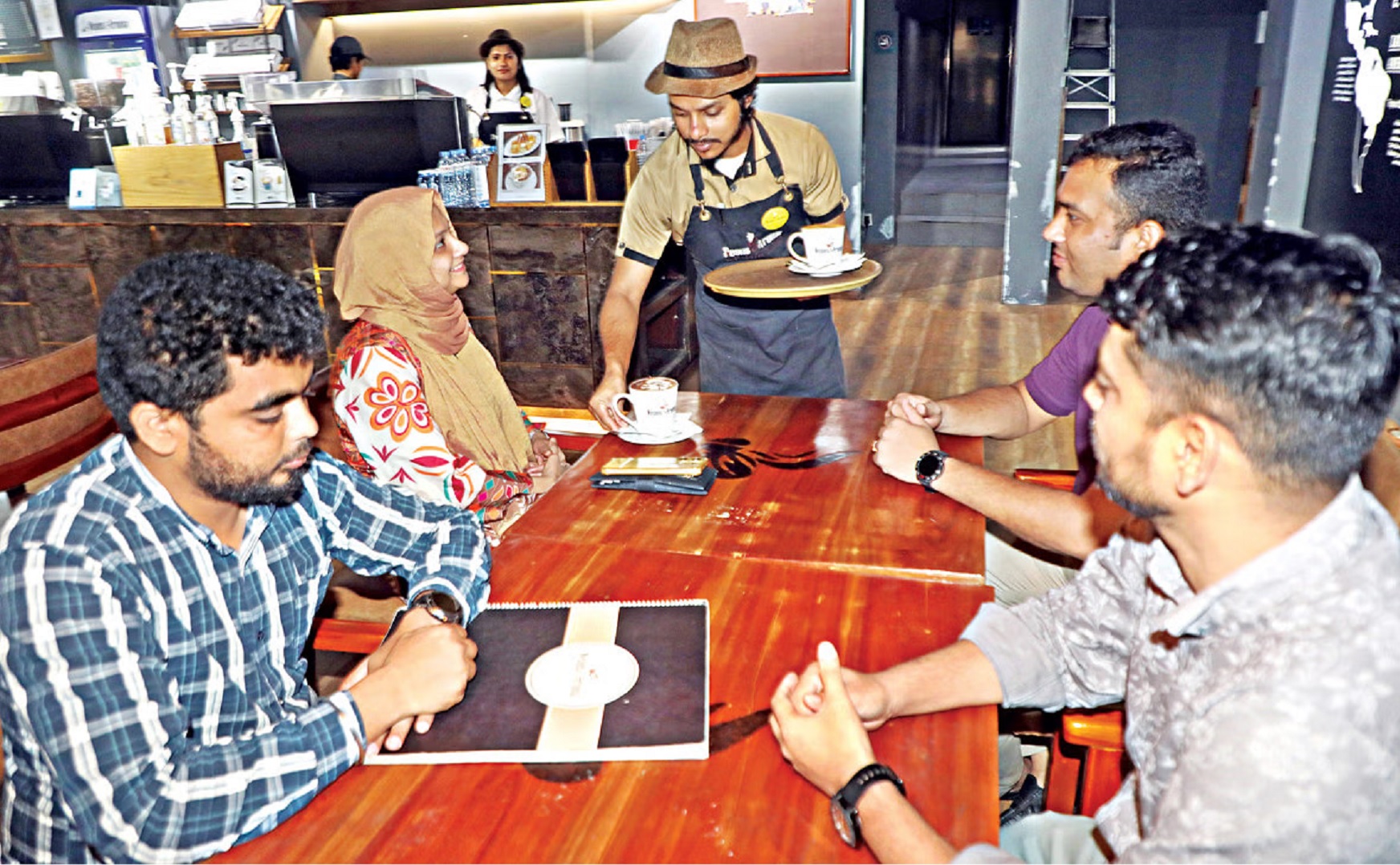 চাহিদা, জনপ্রিয়তা, মুনাফা—সবই বাড়তি কফি শপ ব্যবসায়