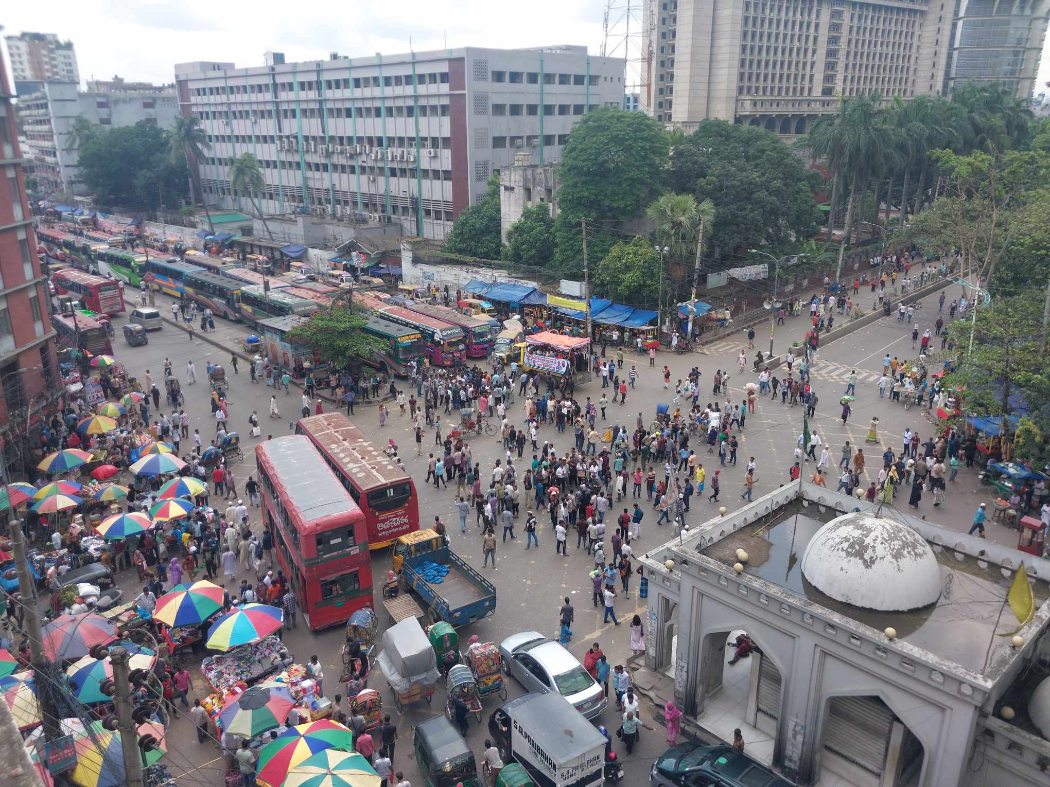 ইশরাক সমর্থকদের গোলাপ শাহ মাজার মোড় অবরোধ