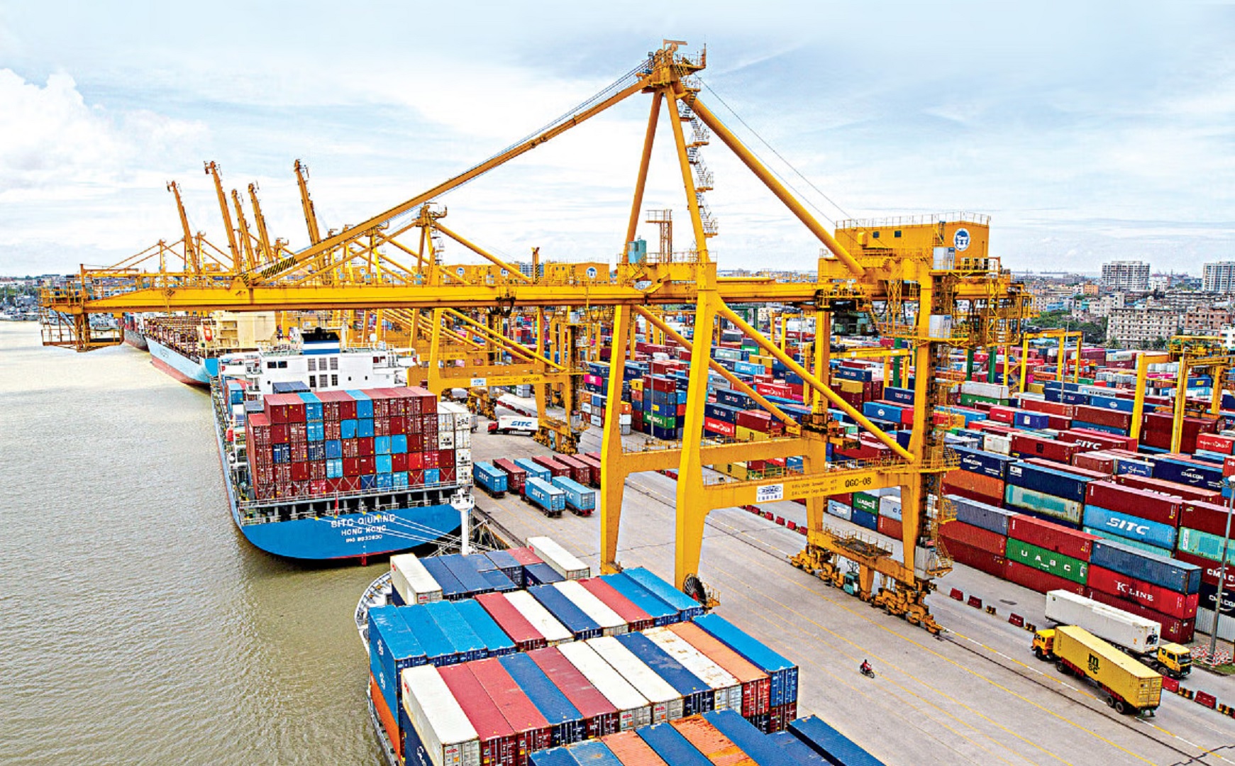 বিদেশি প্রতিষ্ঠানকে নিউমুরিং কনটেইনার টার্মিনাল ইজারা দেওয়া নিয়ে বিতর্ক তুঙ্গে