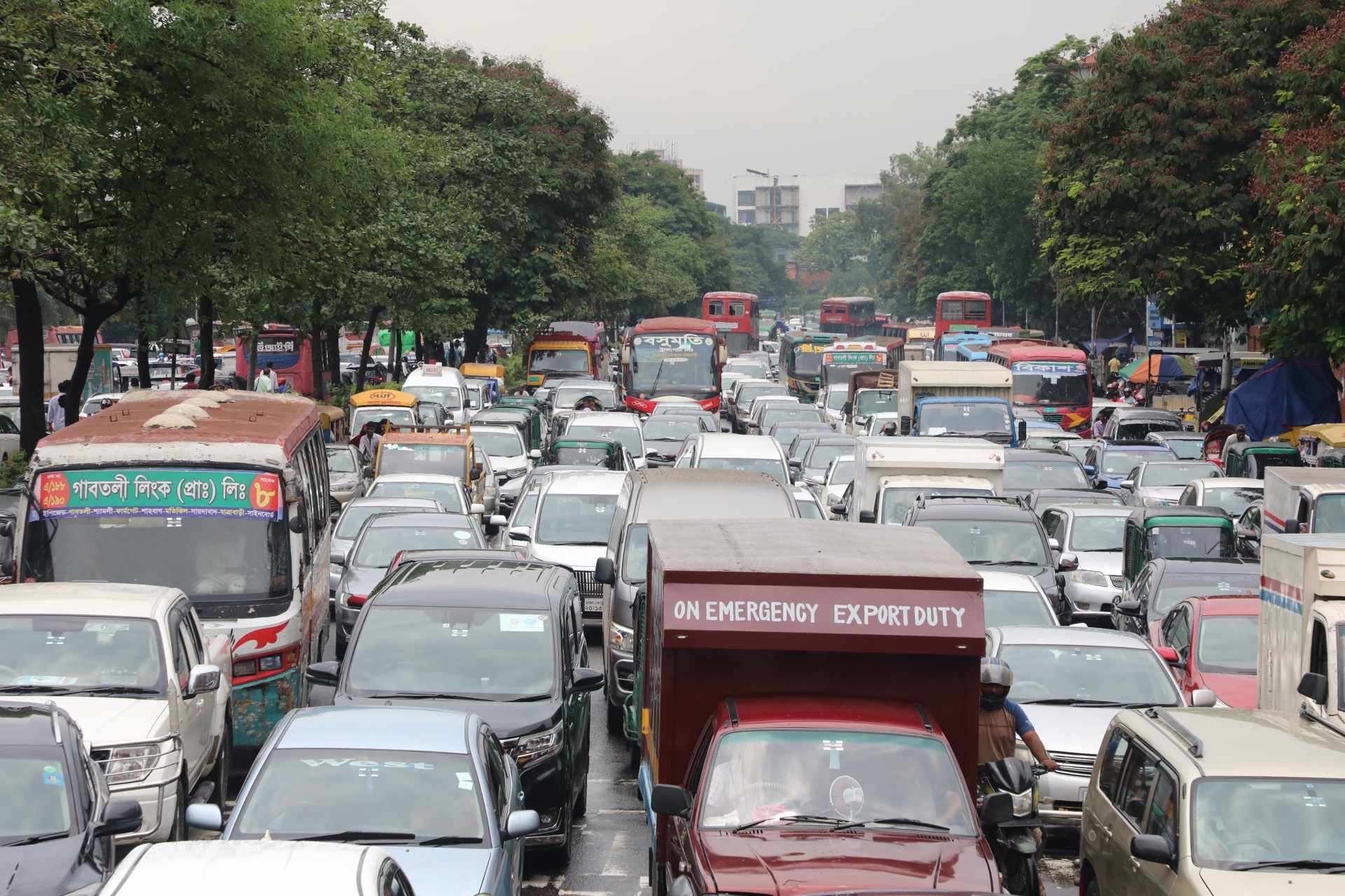 কর্মসূচি-বৃষ্টি-জলাবদ্ধতায় ঢাকায় যানজটের খড়গ