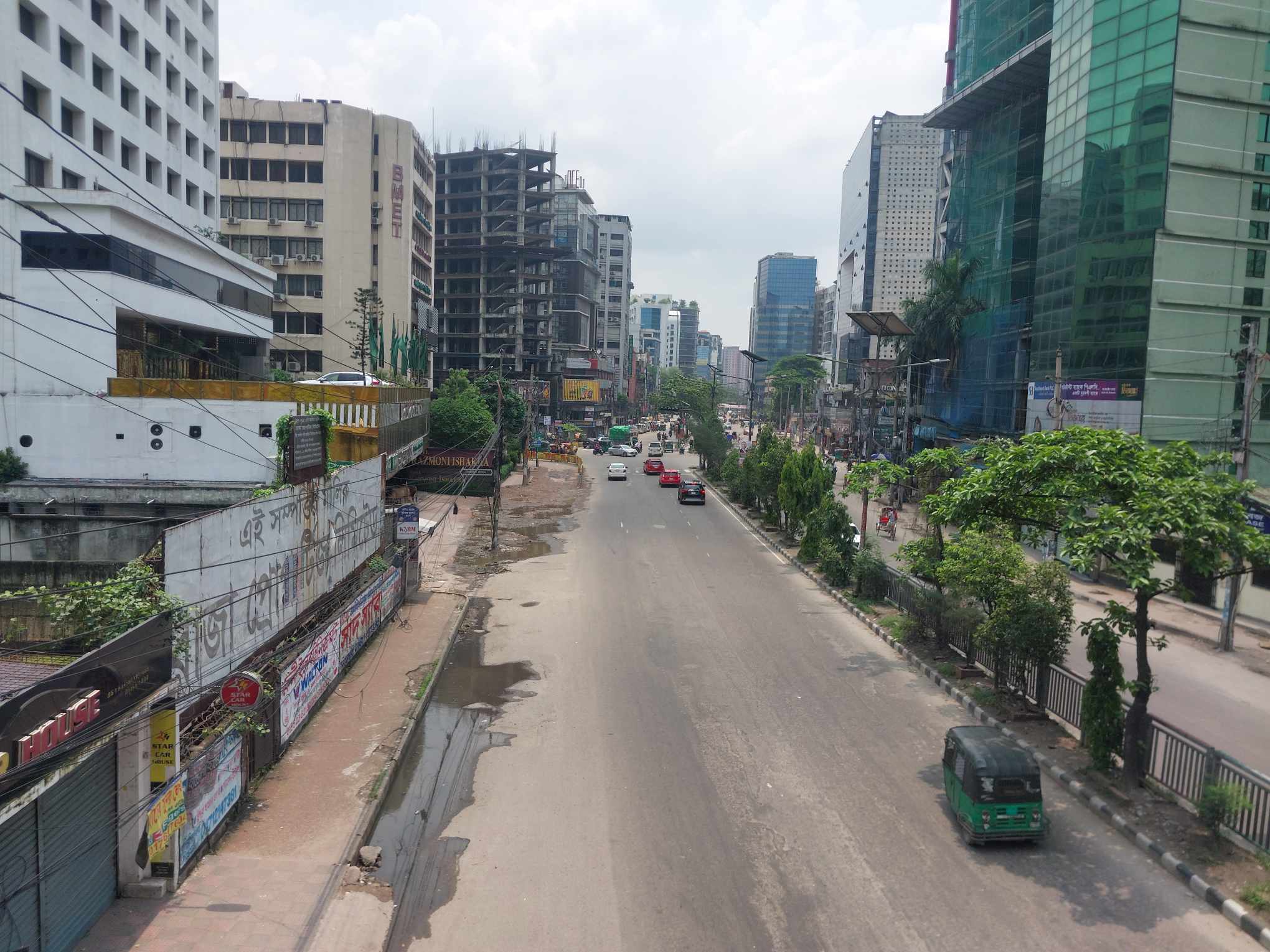 ব্যস্ত ঢাকা অনেকটাই ফাঁকা