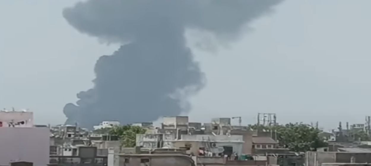 আহমেদাবাদে বিধ্বস্ত উড়োজাহাজে ২৪২ যাত্রী-ক্রু ছিলেন