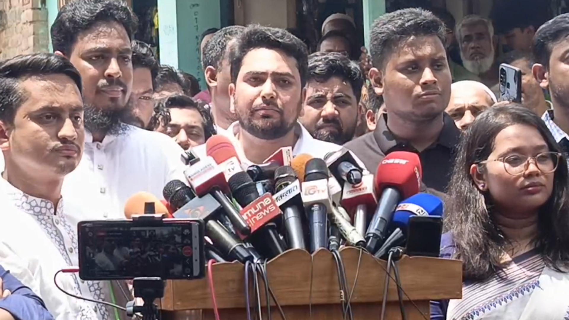 আবু সাঈদ যেভাবে বুক চিতিয়ে দাঁড়িয়েছিল, সেটাই গণঅভ্যুত্থানের অনুপ্রেরণা: নাহিদ