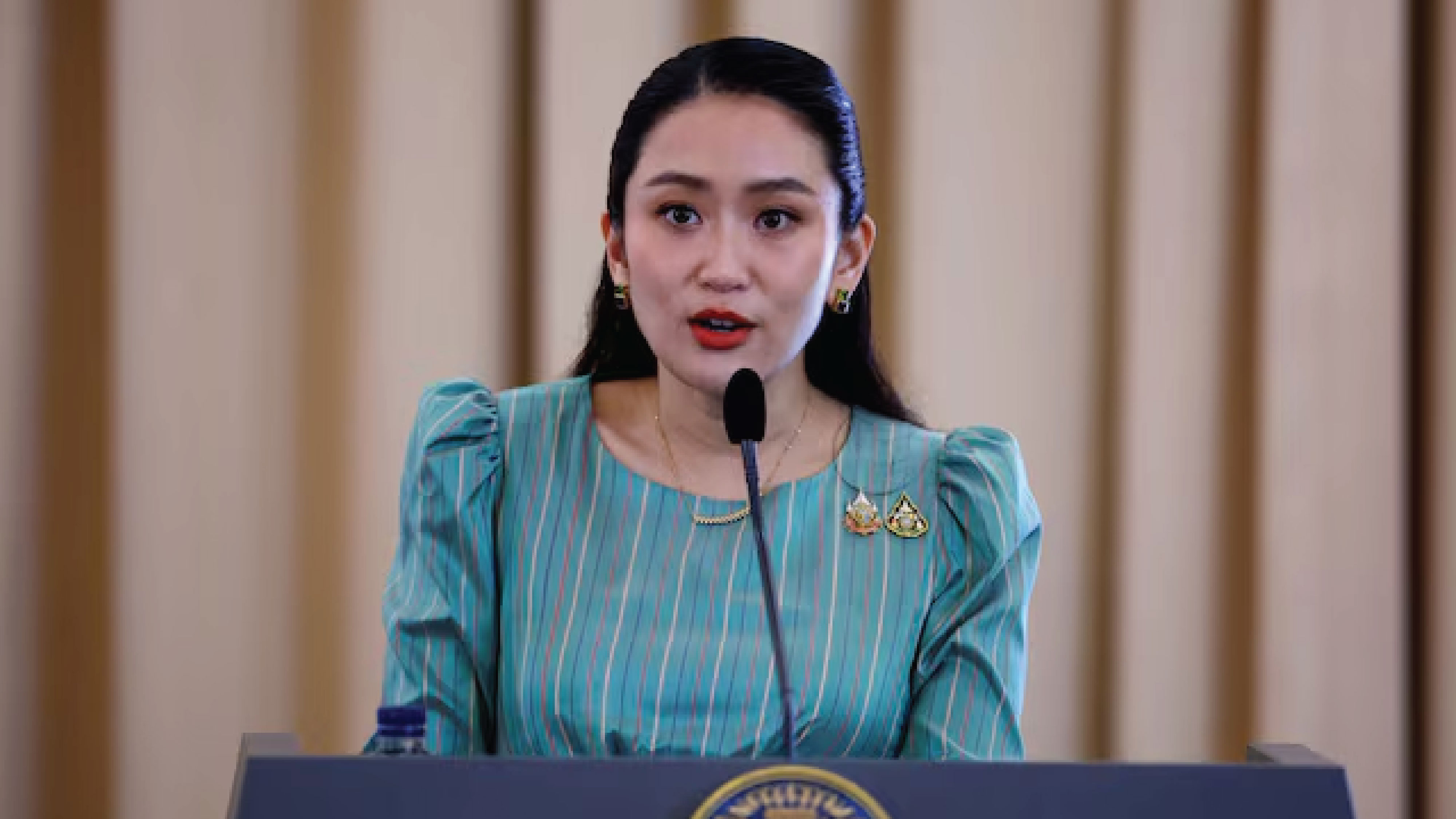 ফোনালাপ ফাঁসের জেরে থাই প্রধানমন্ত্রী বরখাস্ত