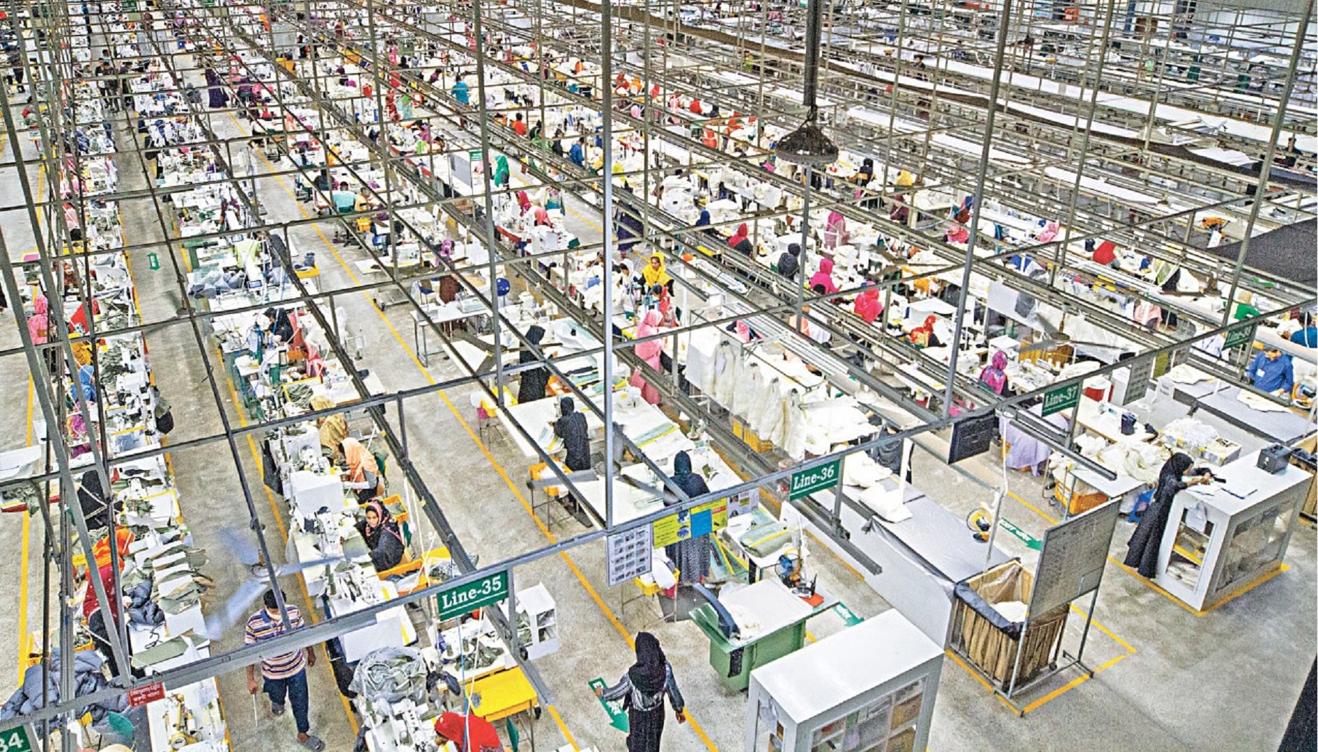 মার্কিন শুল্কে বিপর্যয়ের আশঙ্কা চট্টগ্রামের পোশাক কারখানায়