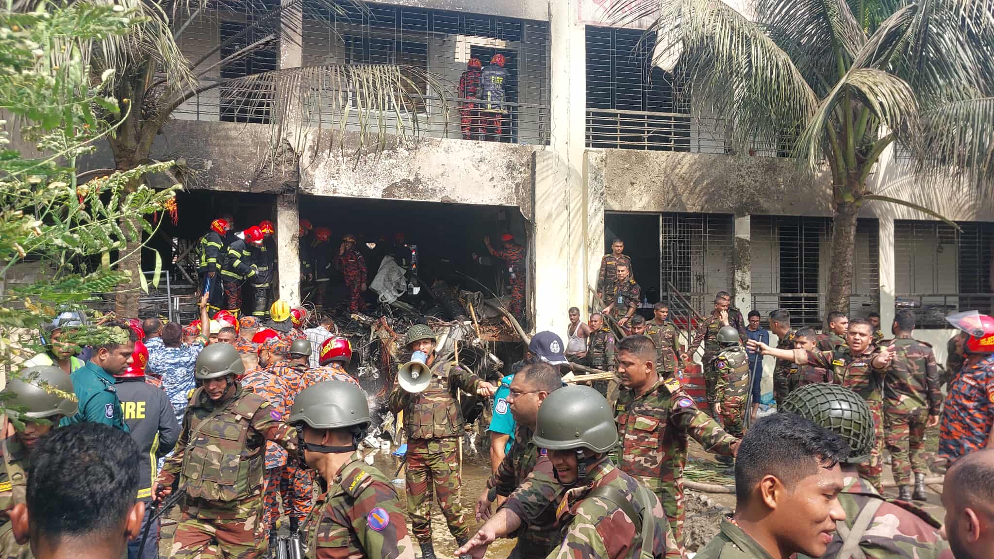 মাইলস্টোনে যুদ্ধবিমান বিধ্বস্তে নিহত ২২, আহত দেড় শতাধিক