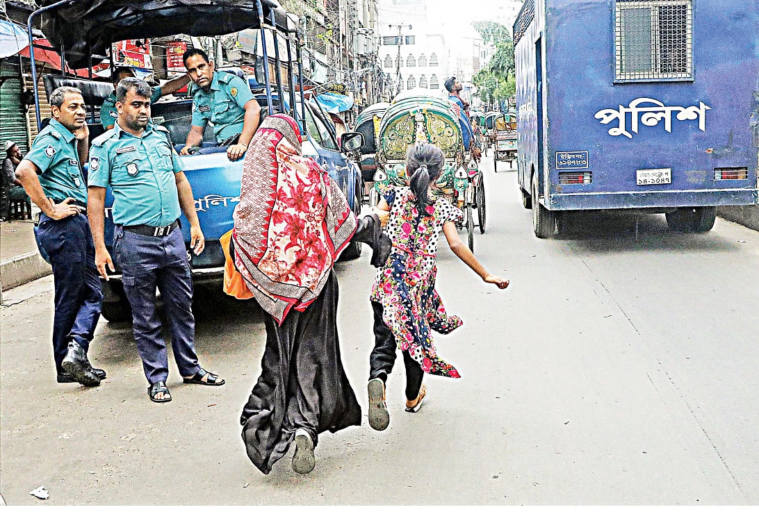 ২২ জুলাই: টিকে থাকতে চূড়ান্ত বলপ্রয়োগের পরেও হাসিনা বললেন, ‘ক্ষমতা কিছু না’