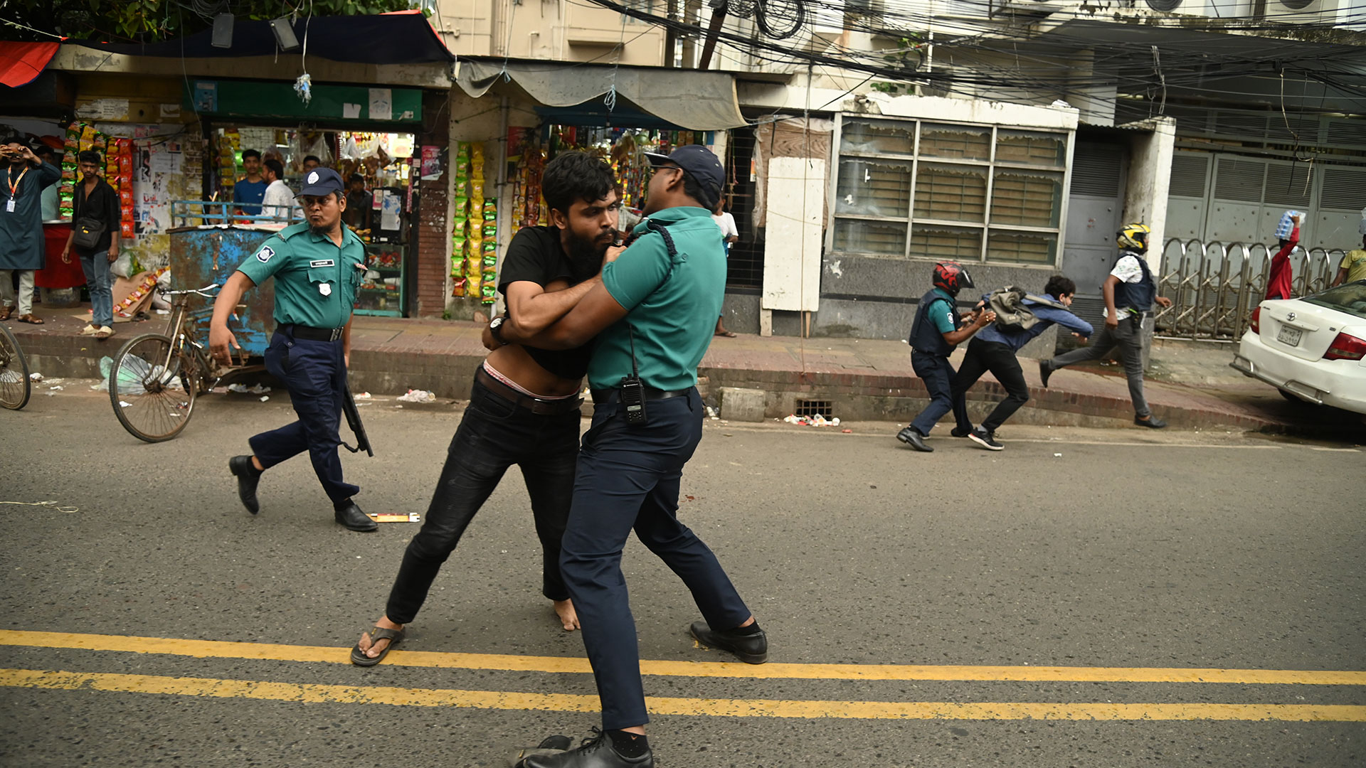 ২৯ জুলাই: রাষ্ট্রীয় শোক প্রত্যাখ্যান, ক্ষুব্ধ ছাত্র-জনতা আবার রাজপথে