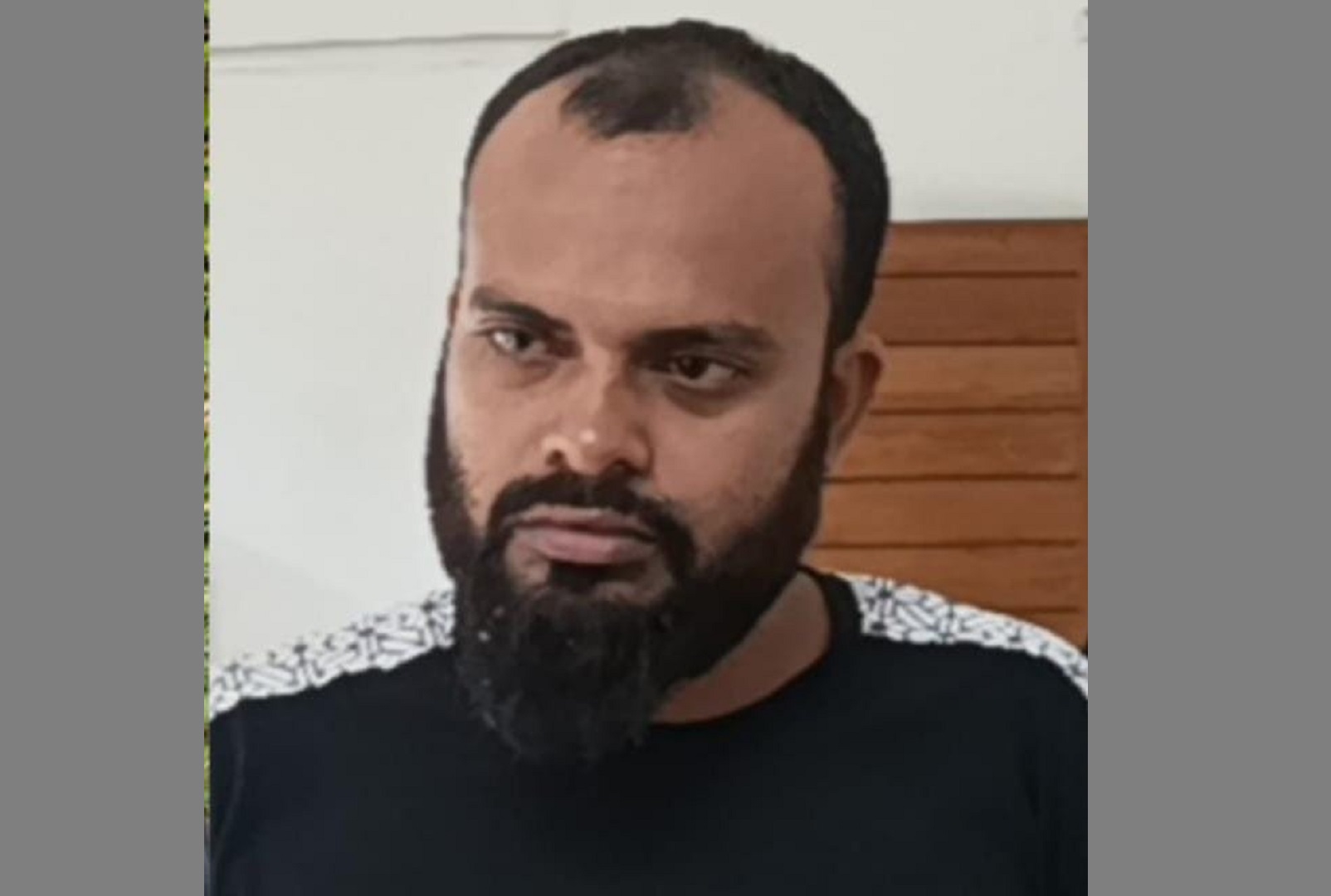 ছোট ভাইয়ের স্ত্রীকে খুনের পর ছুরি হাতে থানায় যুবক