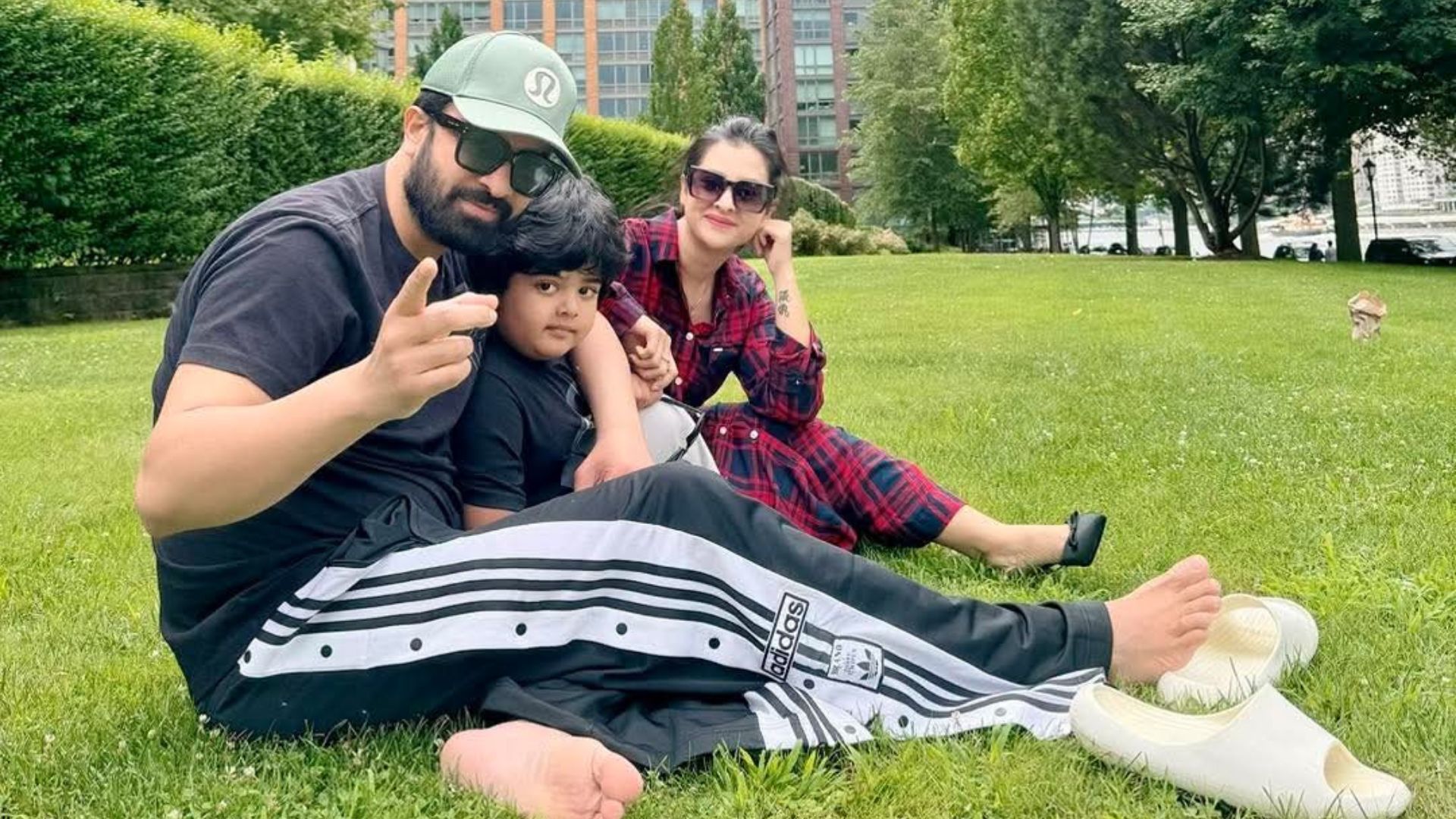 যুক্তরাষ্ট্রে বীরকে নিয়ে শাকিব-বুবলি