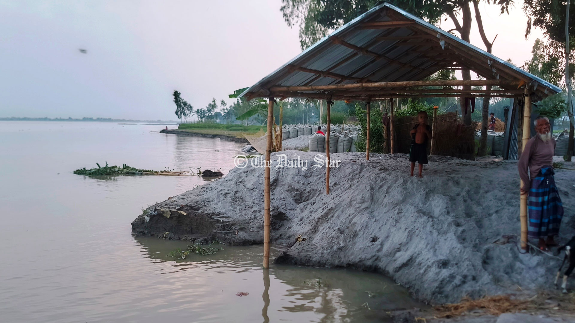 বন্যার পানি কমতেই ৪ জেলায় তিস্তার অন্তত ৮০ পয়েন্টে ভাঙন